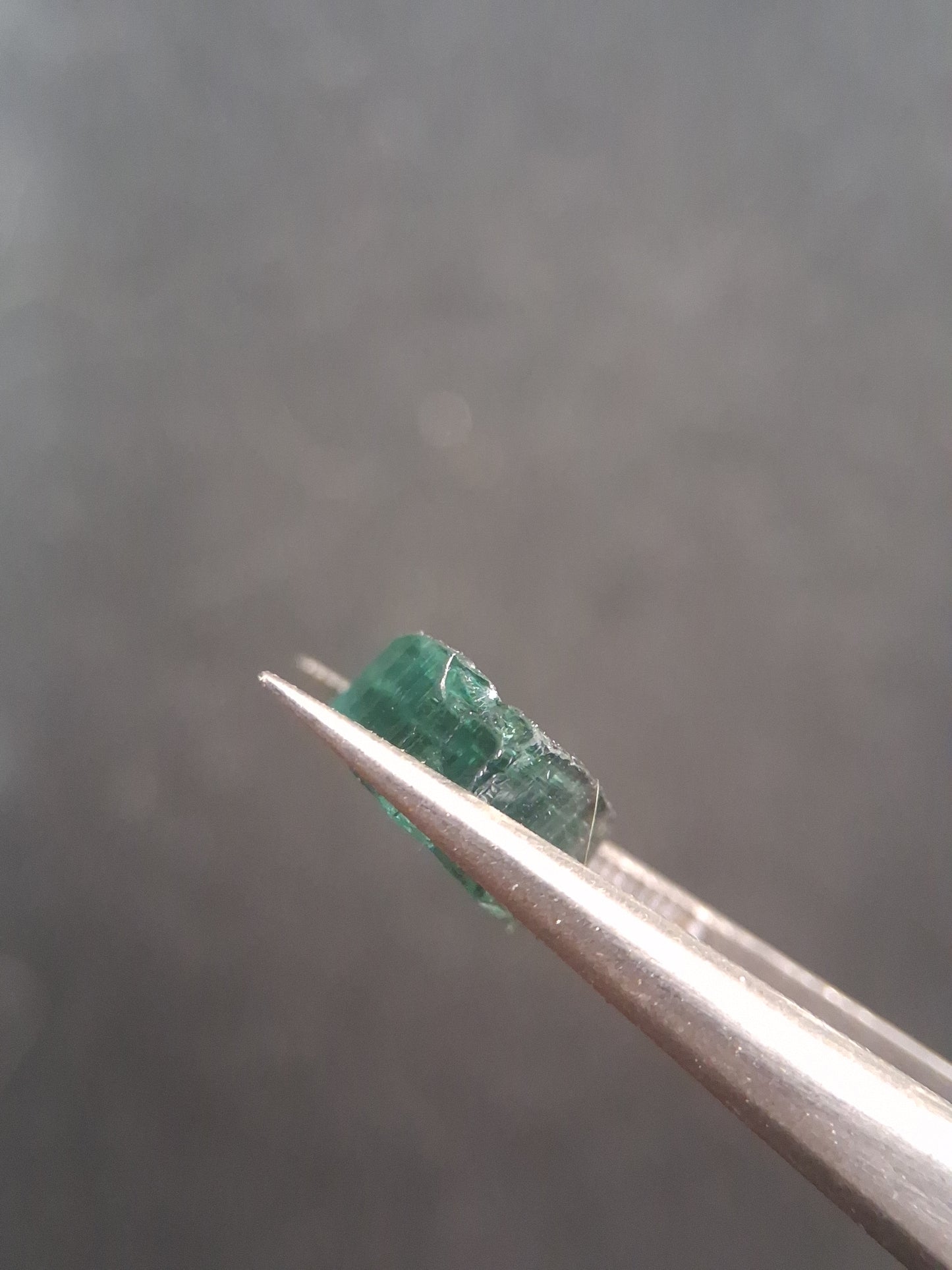 Rough tourmaline - for faceting or rough gemstone jewelry - 2.429 ct - greenish blue - Natural Gems Belgium