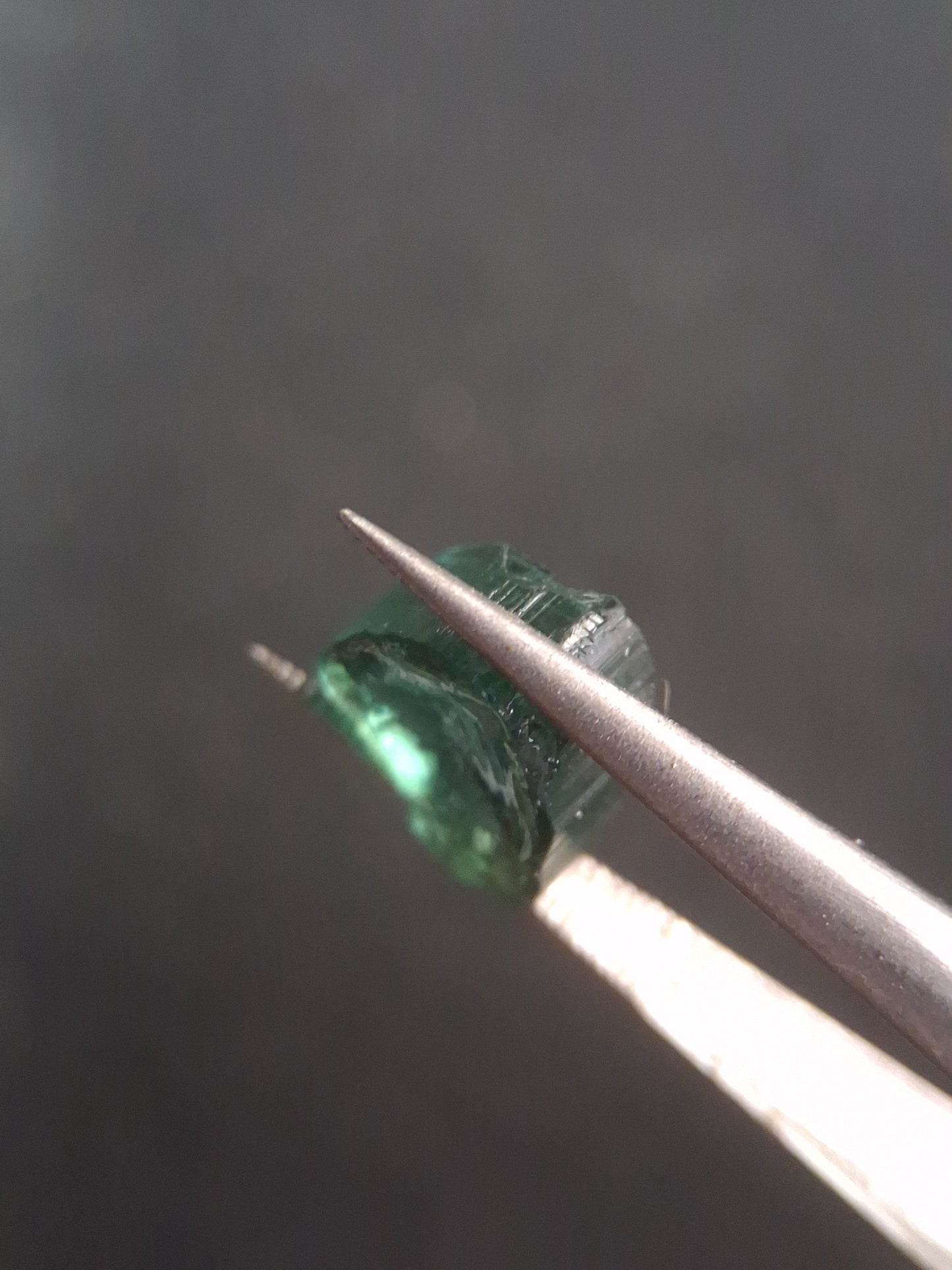 Rough tourmaline - for faceting or rough gemstone jewelry - 2.429 ct - greenish blue - Natural Gems Belgium