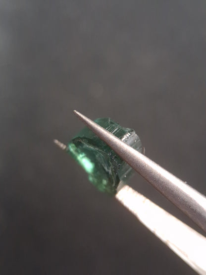 Rough tourmaline - for faceting or rough gemstone jewelry - 2.429 ct - greenish blue - Natural Gems Belgium