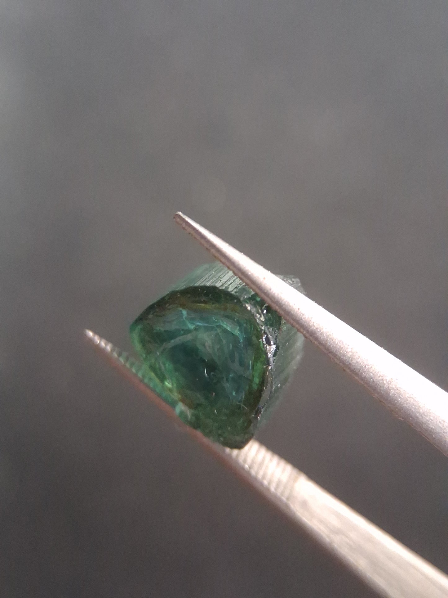 Rough tourmaline - for faceting or rough gemstone jewelry - 2.429 ct - greenish blue - Natural Gems Belgium