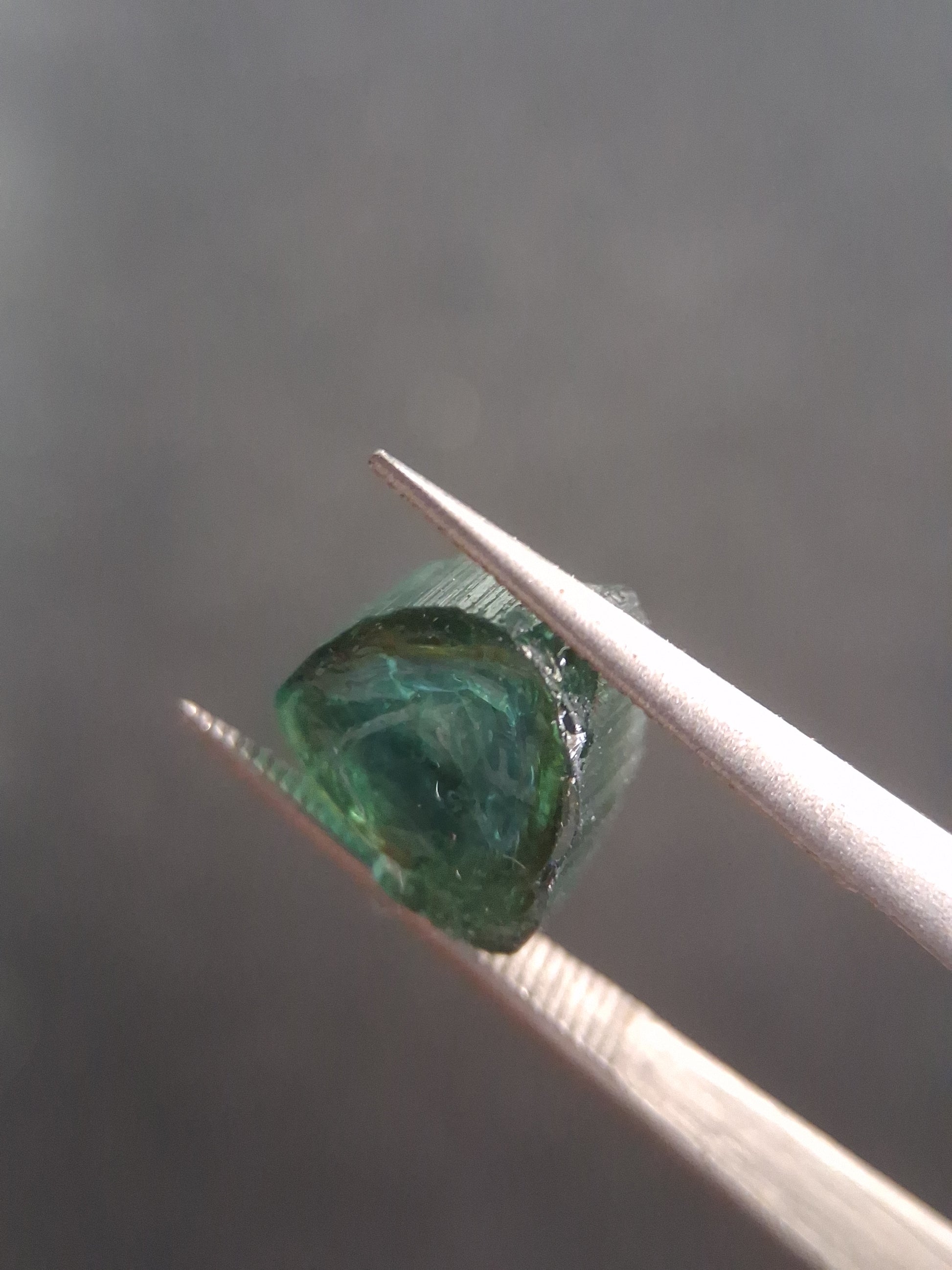 Rough tourmaline - for faceting or rough gemstone jewelry - 2.429 ct - greenish blue - Natural Gems Belgium