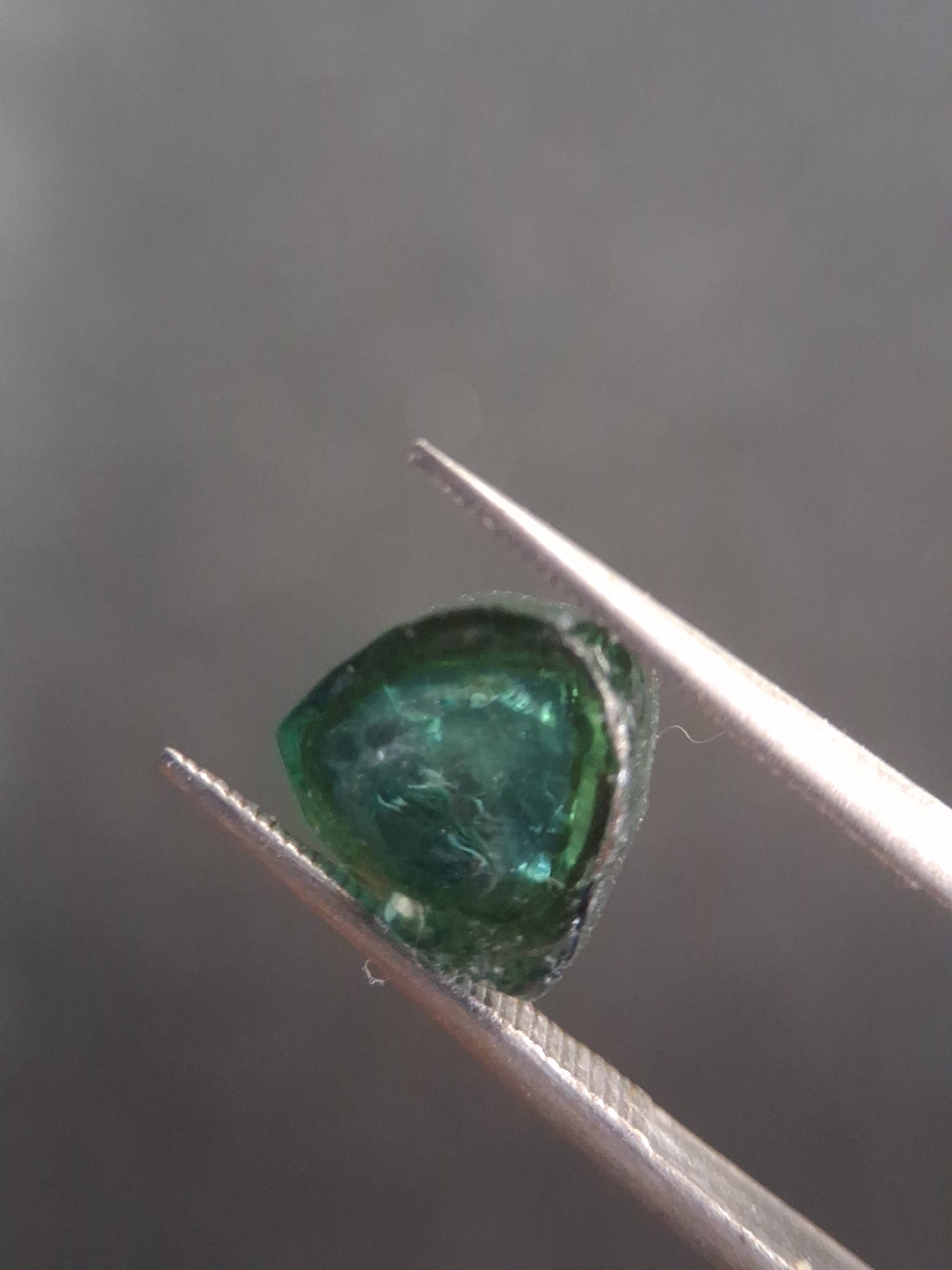 Rough tourmaline - for faceting or rough gemstone jewelry - 2.429 ct - greenish blue - Natural Gems Belgium