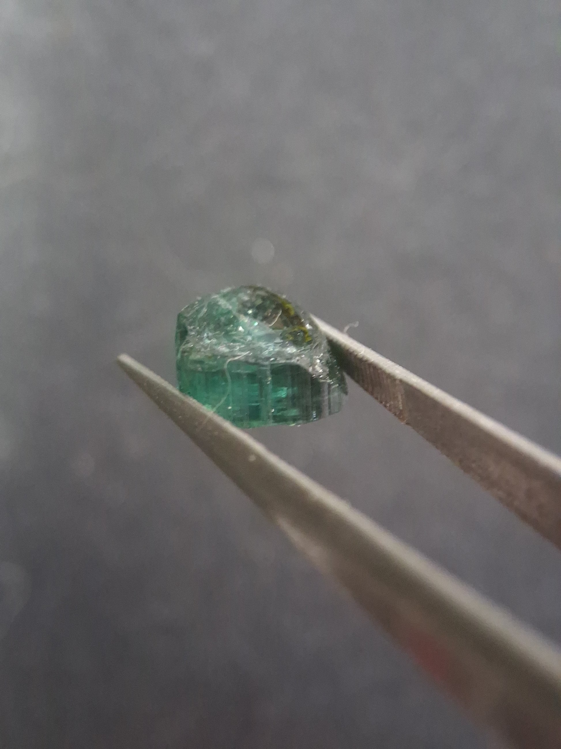 Rough tourmaline - for faceting or rough gemstone jewelry - 2.429 ct - greenish blue - Natural Gems Belgium