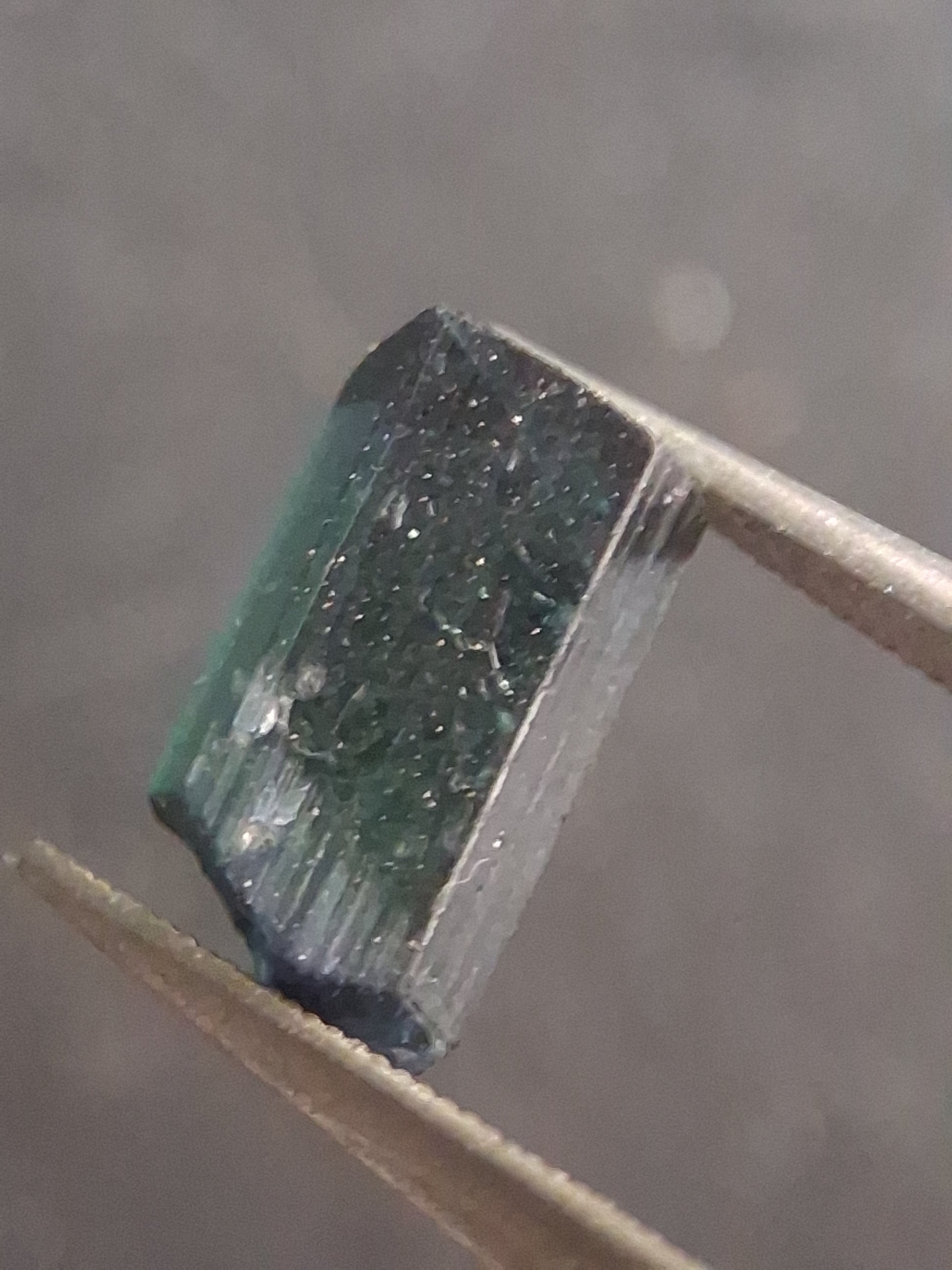 Rough tourmaline - for faceting or rough gemstone jewelry - 1.616 ct - deep bluish green - Natural Gems Belgium