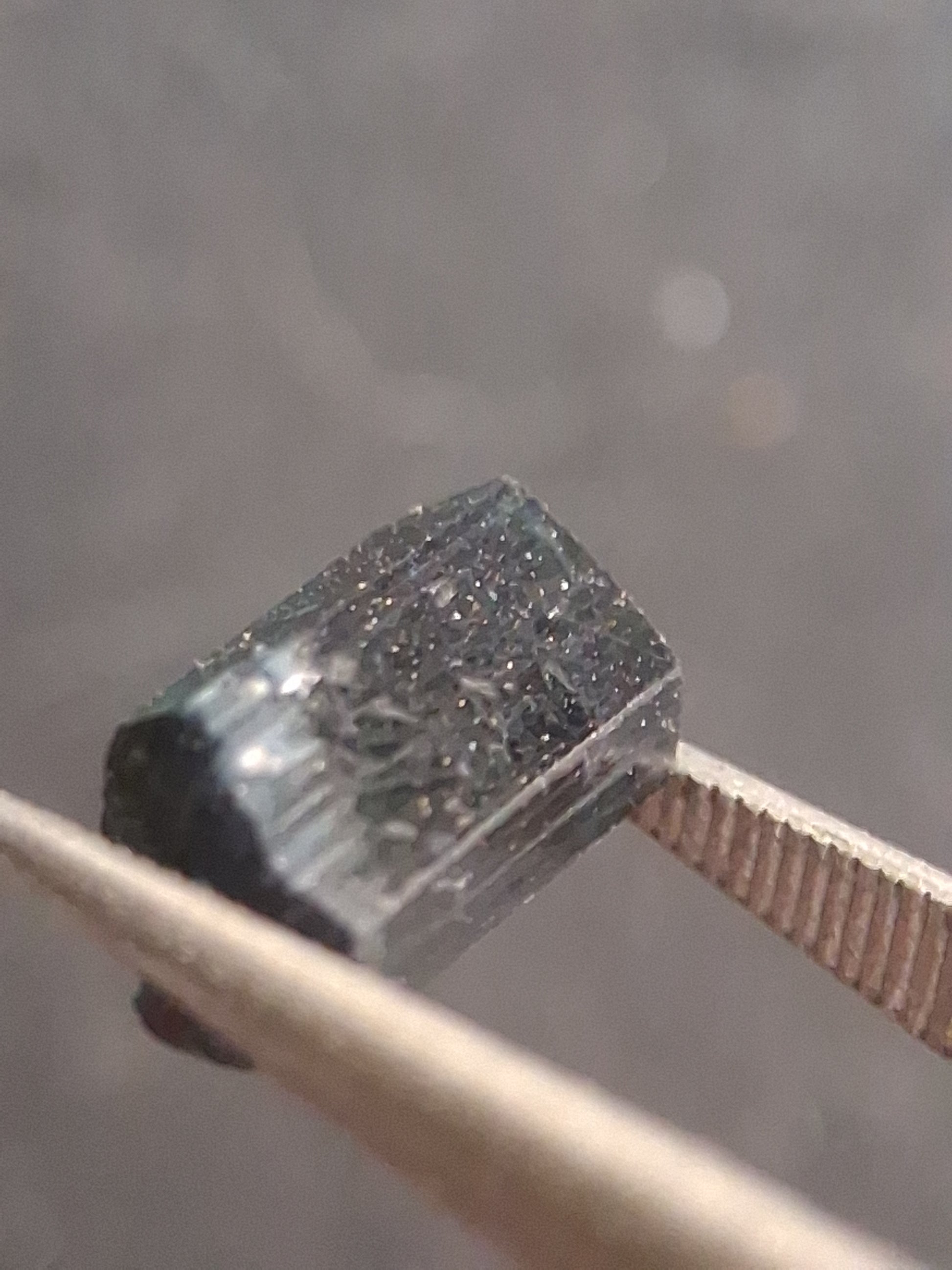 Rough tourmaline - for faceting or rough gemstone jewelry - 1.616 ct - deep bluish green - Natural Gems Belgium