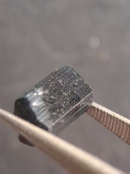 Rough tourmaline - for faceting or rough gemstone jewelry - 1.616 ct - deep bluish green - Natural Gems Belgium