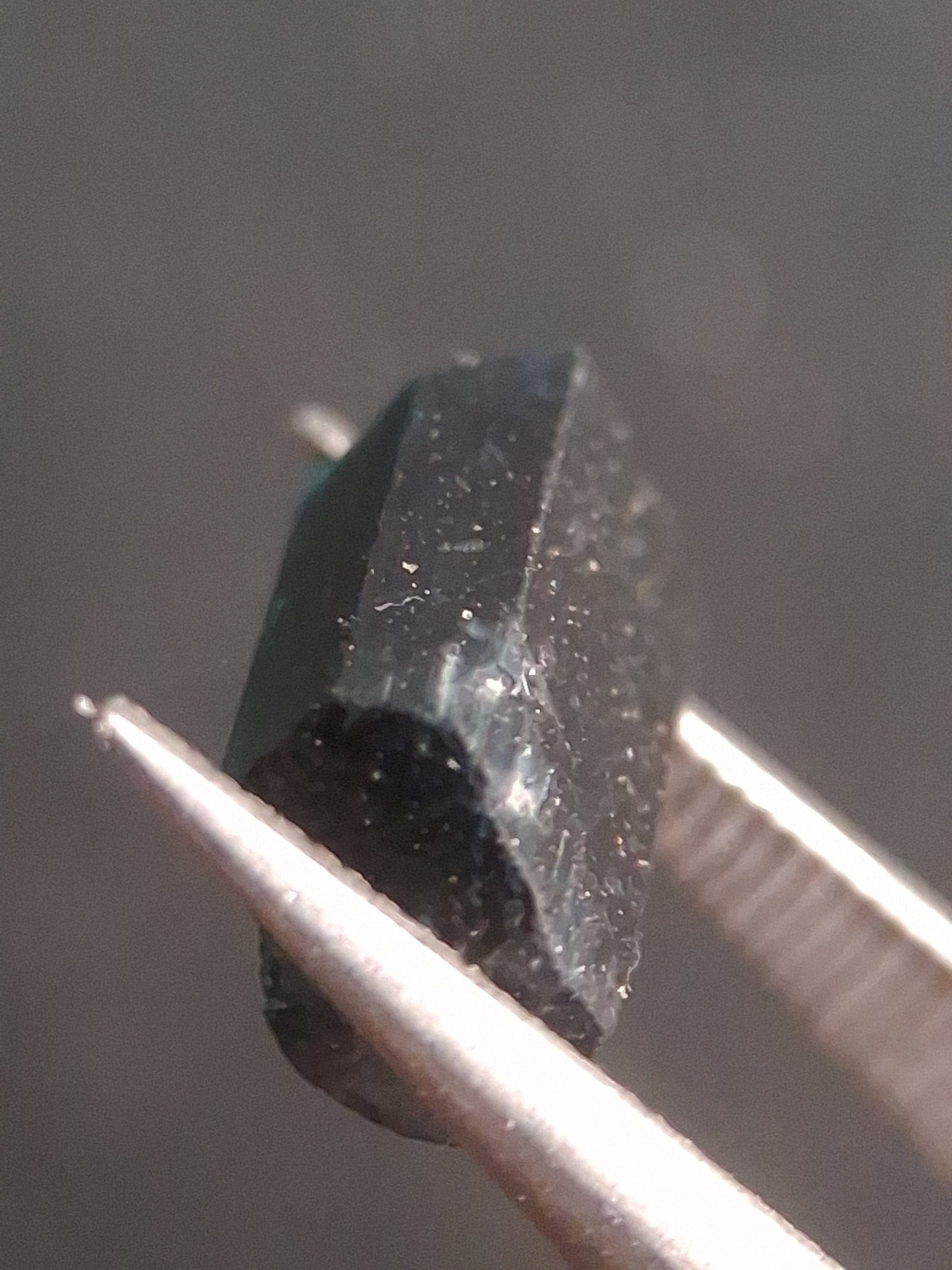 Rough tourmaline - for faceting or rough gemstone jewelry - 1.616 ct - deep bluish green - Natural Gems Belgium