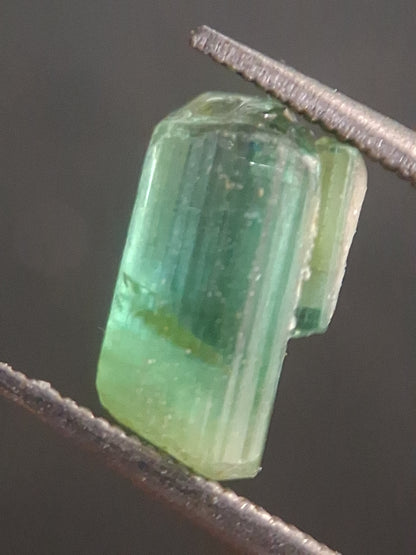 Rough tourmaline - for faceting or rough gemstone jewelry - 1.299 ct - very light to bright green - Natural Gems Belgium
