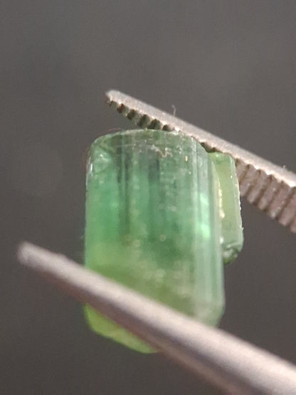 Rough tourmaline - for faceting or rough gemstone jewelry - 1.299 ct - very light to bright green - Natural Gems Belgium