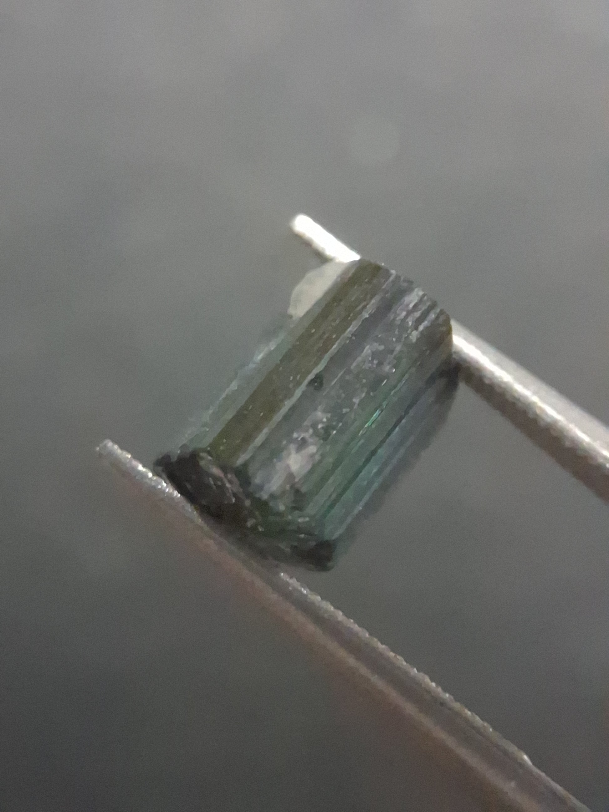 Rough tourmaline - for faceting or rough gemstone jewelry - 2.478 ct - deep green verdelite - Natural Gems Belgium