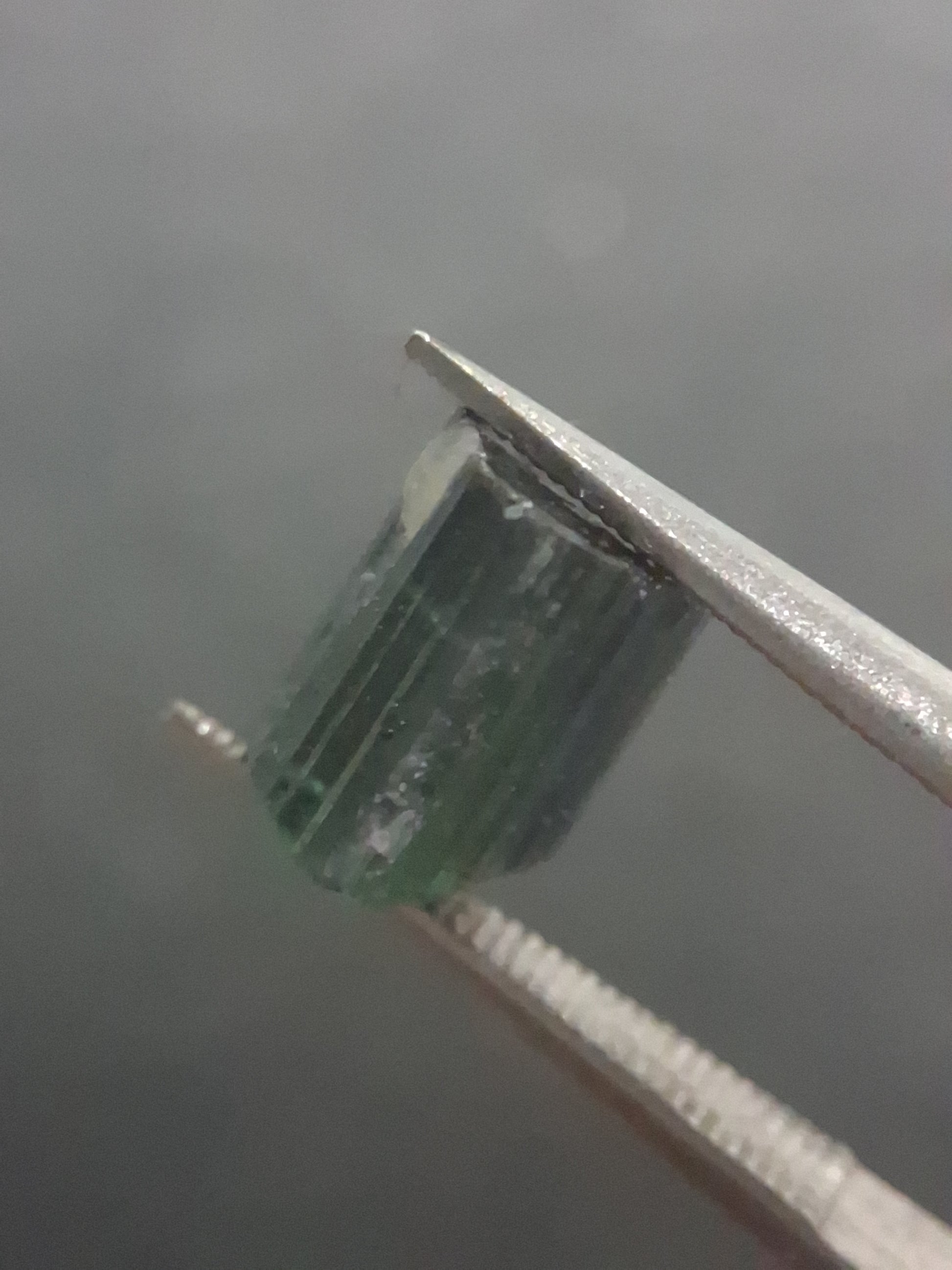 Rough tourmaline - for faceting or rough gemstone jewelry - 2.478 ct - deep green verdelite - Natural Gems Belgium