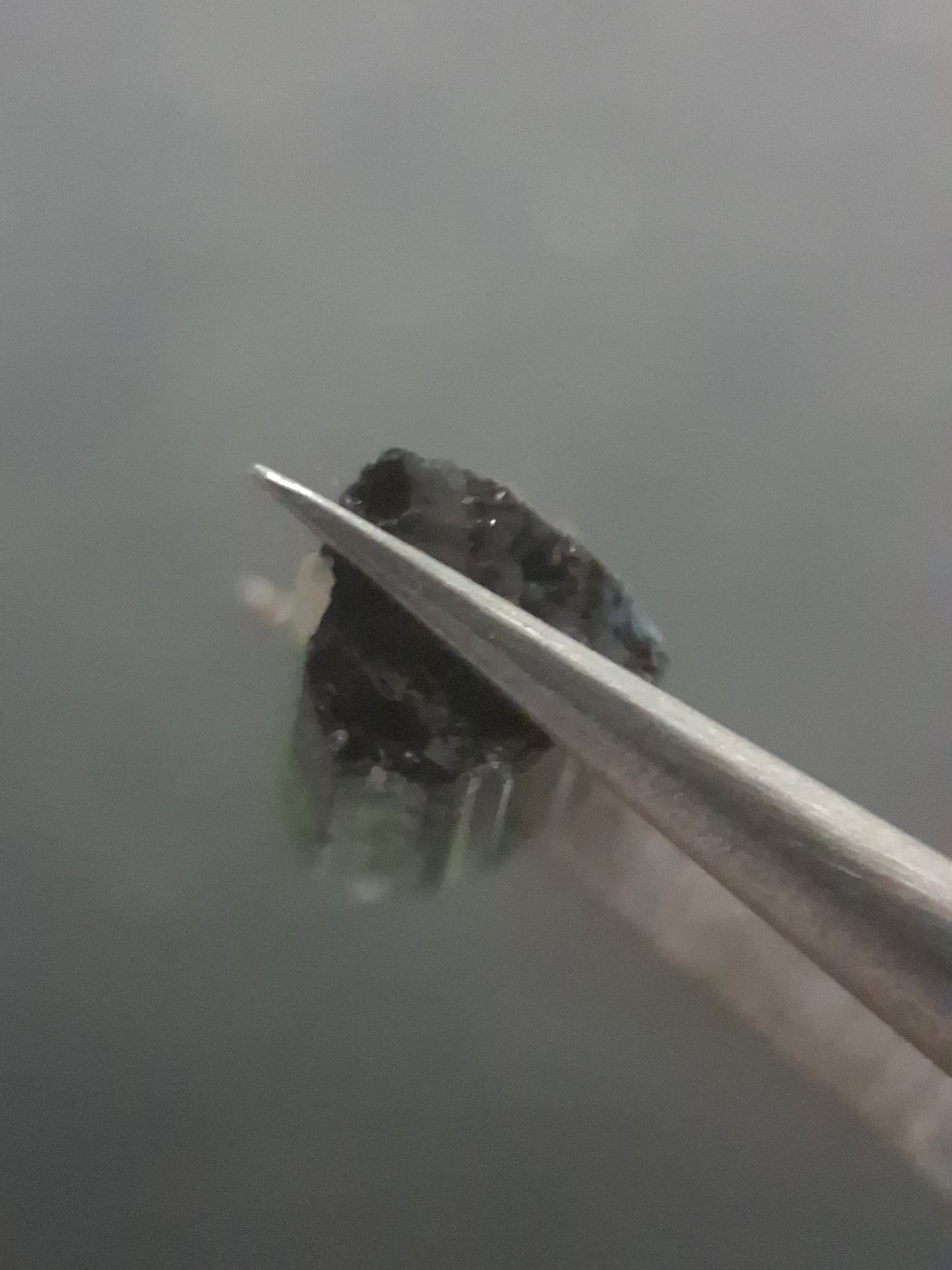 Rough tourmaline - for faceting or rough gemstone jewelry - 2.478 ct - deep green verdelite - Natural Gems Belgium