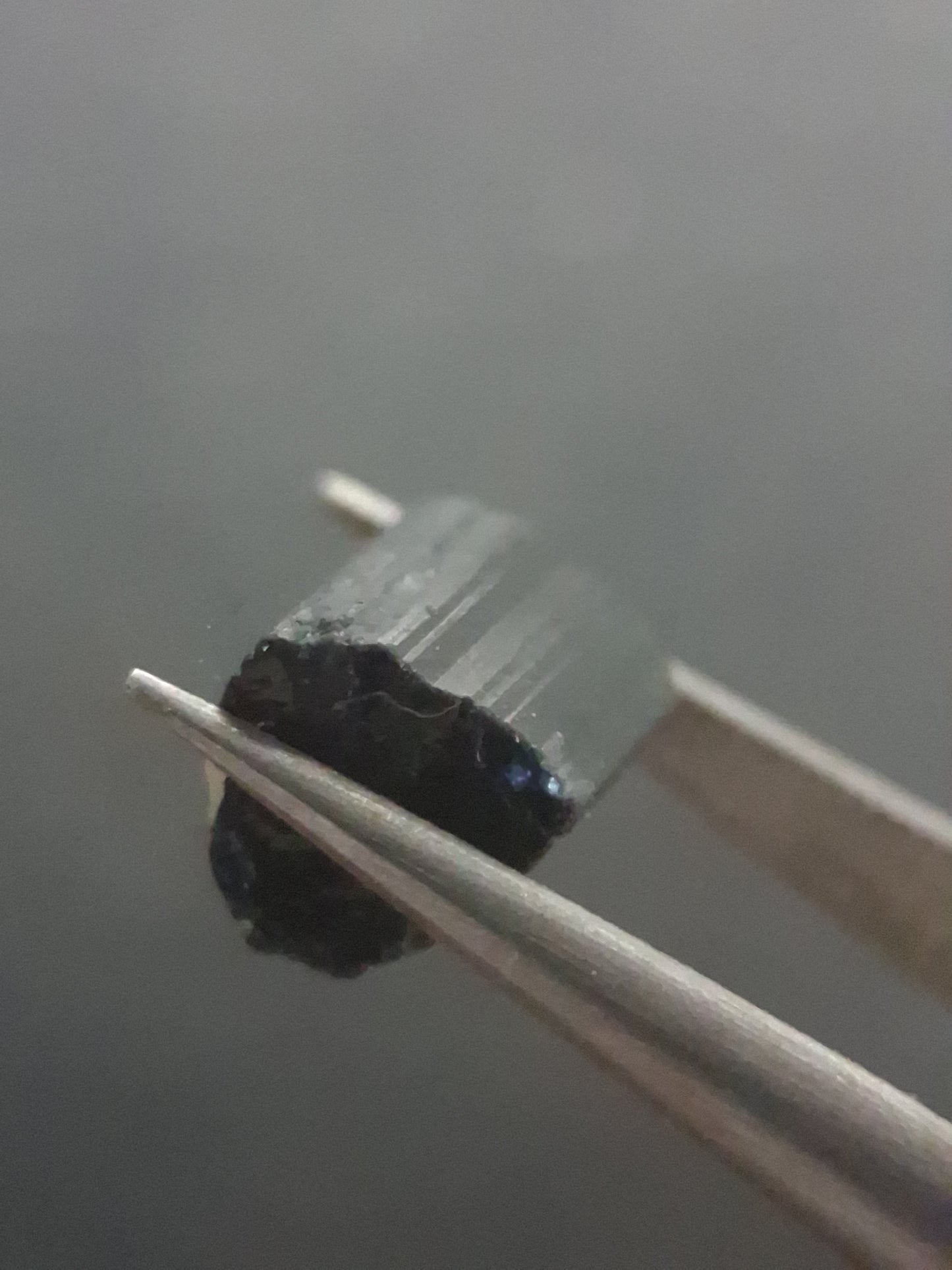 Rough tourmaline - for faceting or rough gemstone jewelry - 2.478 ct - deep green verdelite - Natural Gems Belgium