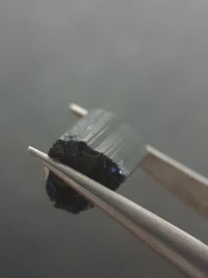 Rough tourmaline - for faceting or rough gemstone jewelry - 2.478 ct - deep green verdelite - Natural Gems Belgium