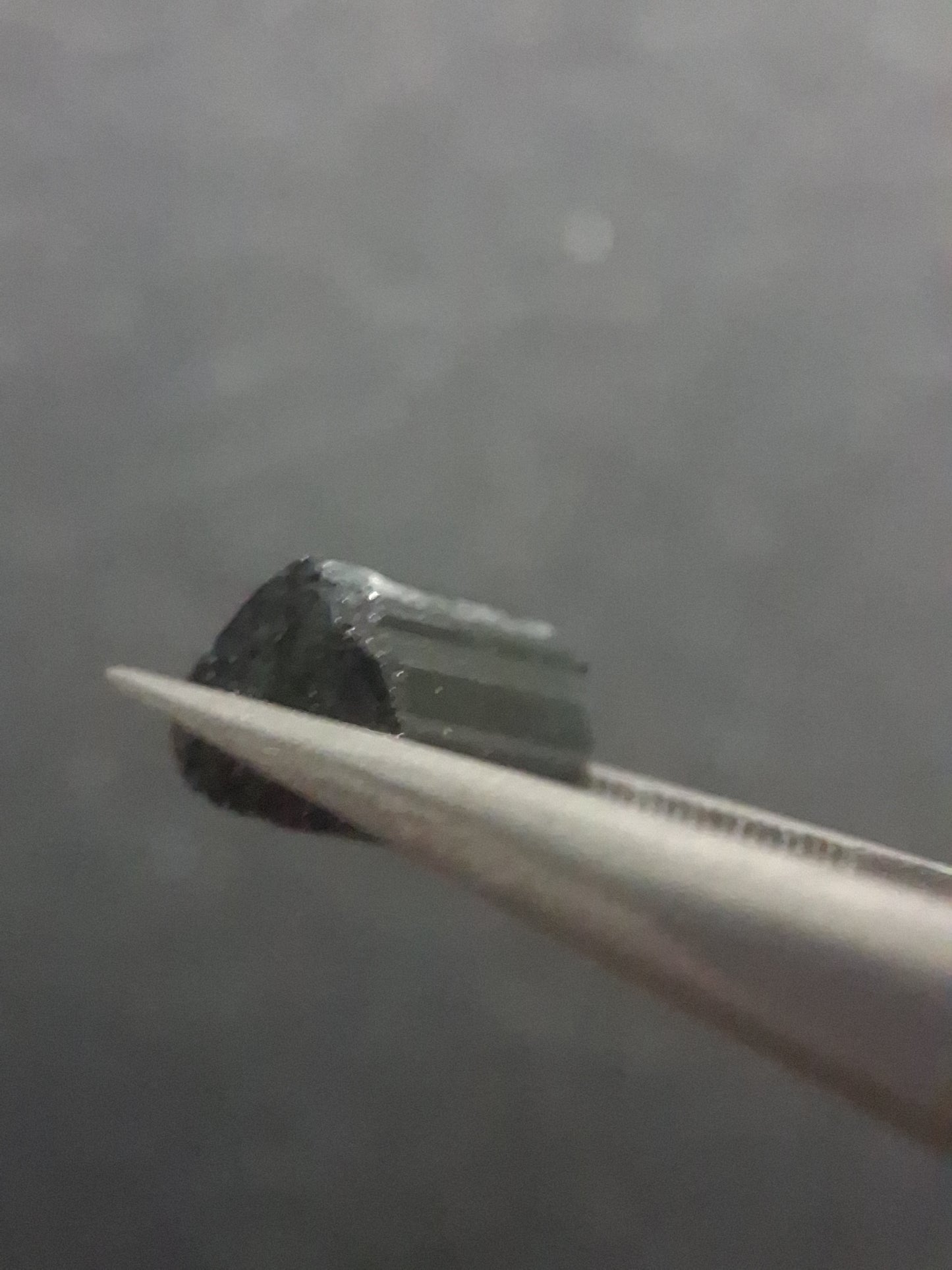 Rough tourmaline - for faceting or rough gemstone jewelry - 2.478 ct - deep green verdelite - Natural Gems Belgium