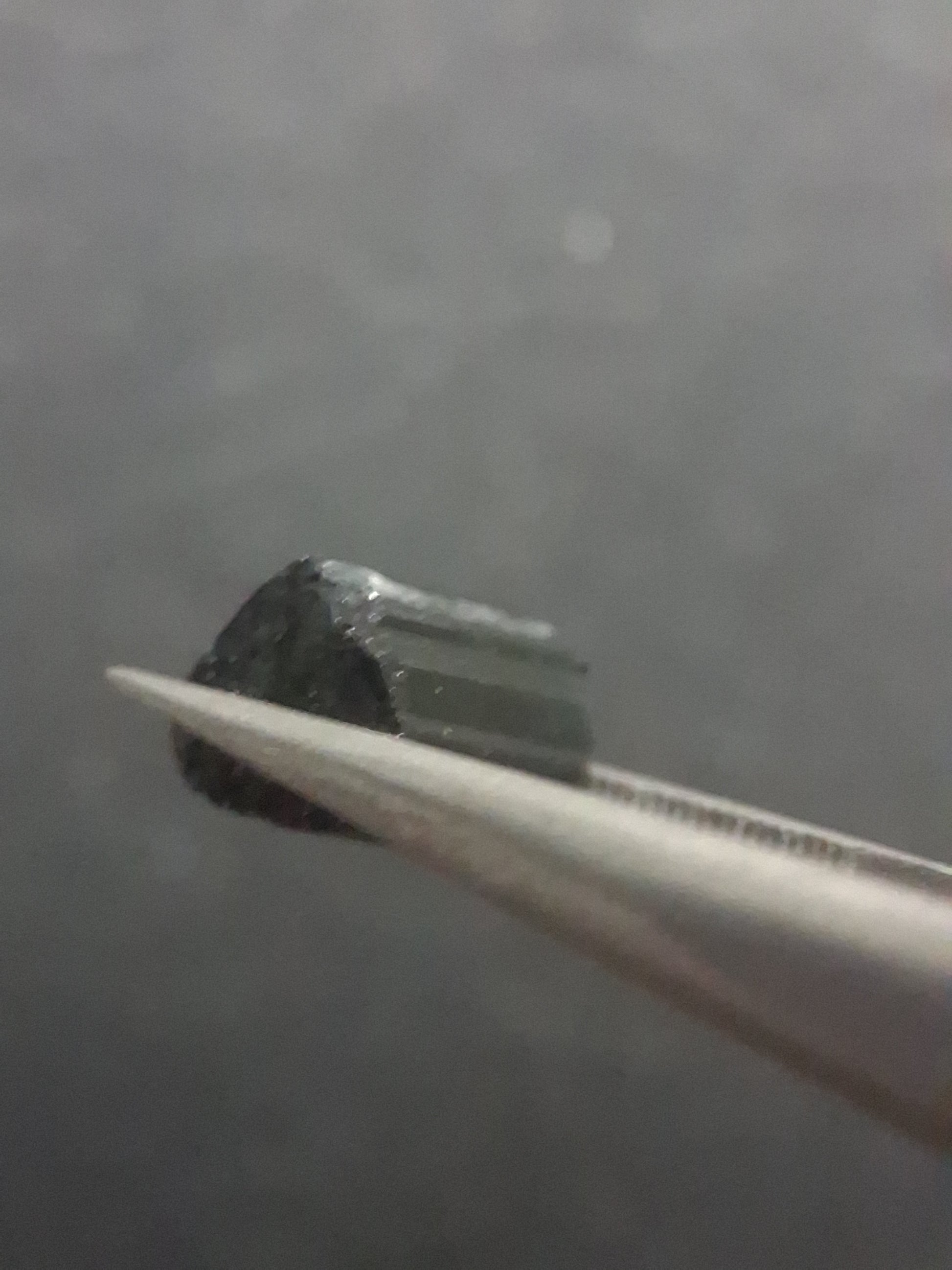 Rough tourmaline - for faceting or rough gemstone jewelry - 2.478 ct - deep green verdelite - Natural Gems Belgium