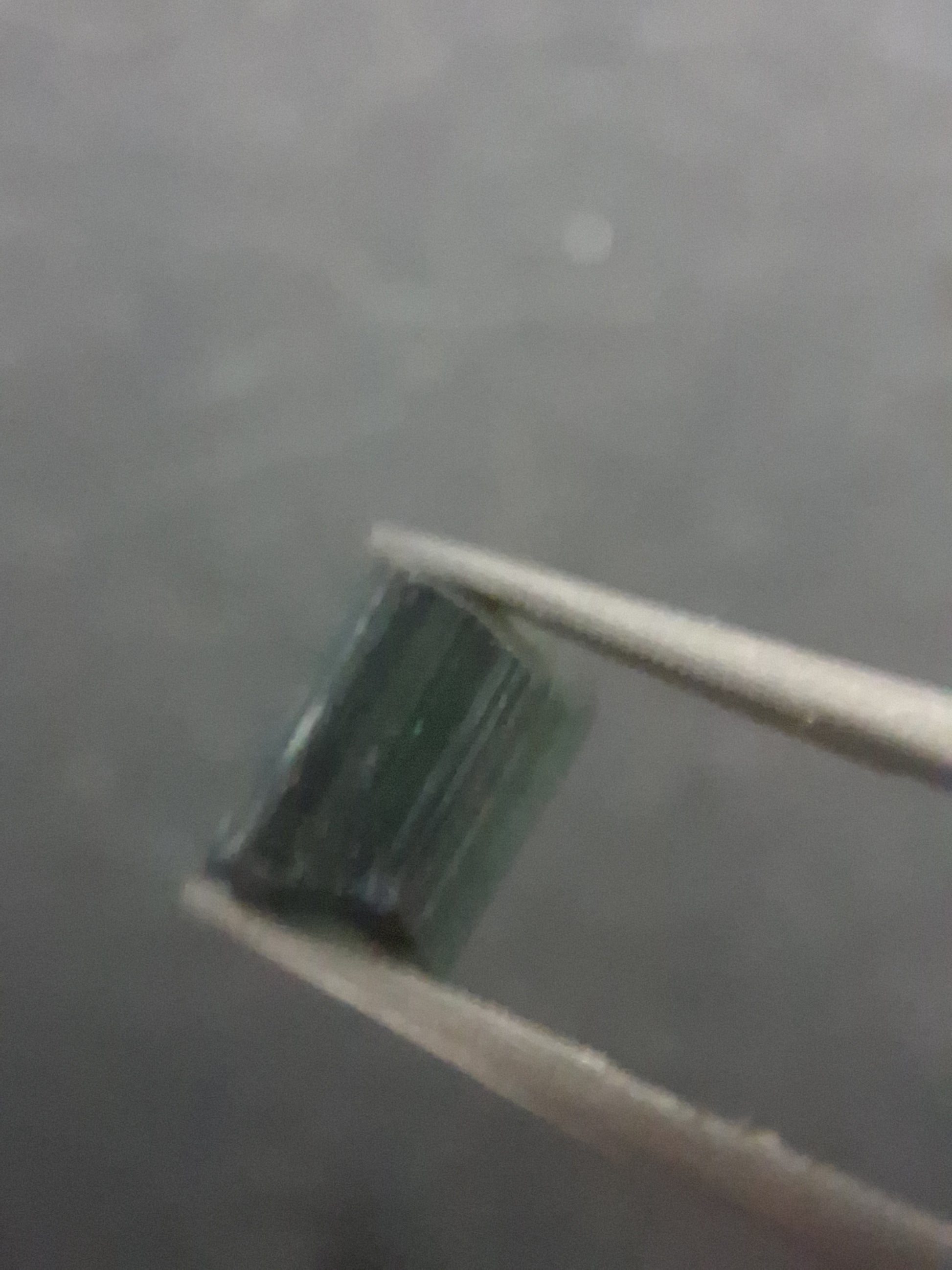 Rough tourmaline - for faceting or rough gemstone jewelry - 2.478 ct - deep green verdelite - Natural Gems Belgium