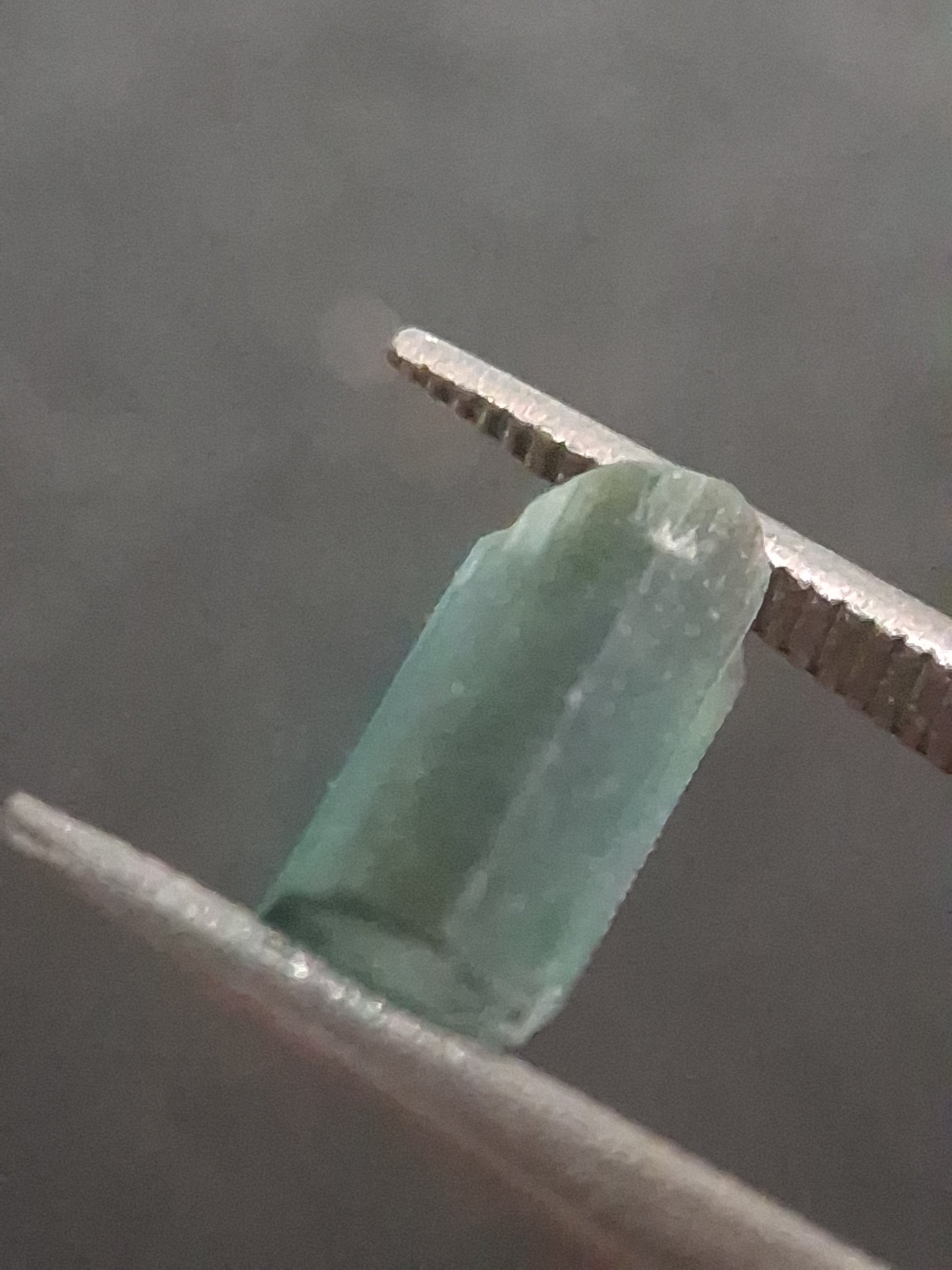 Rough tourmaline - for faceting or rough gemstone jewelry - 1.004 ct - bright bluish green - Natural Gems Belgium