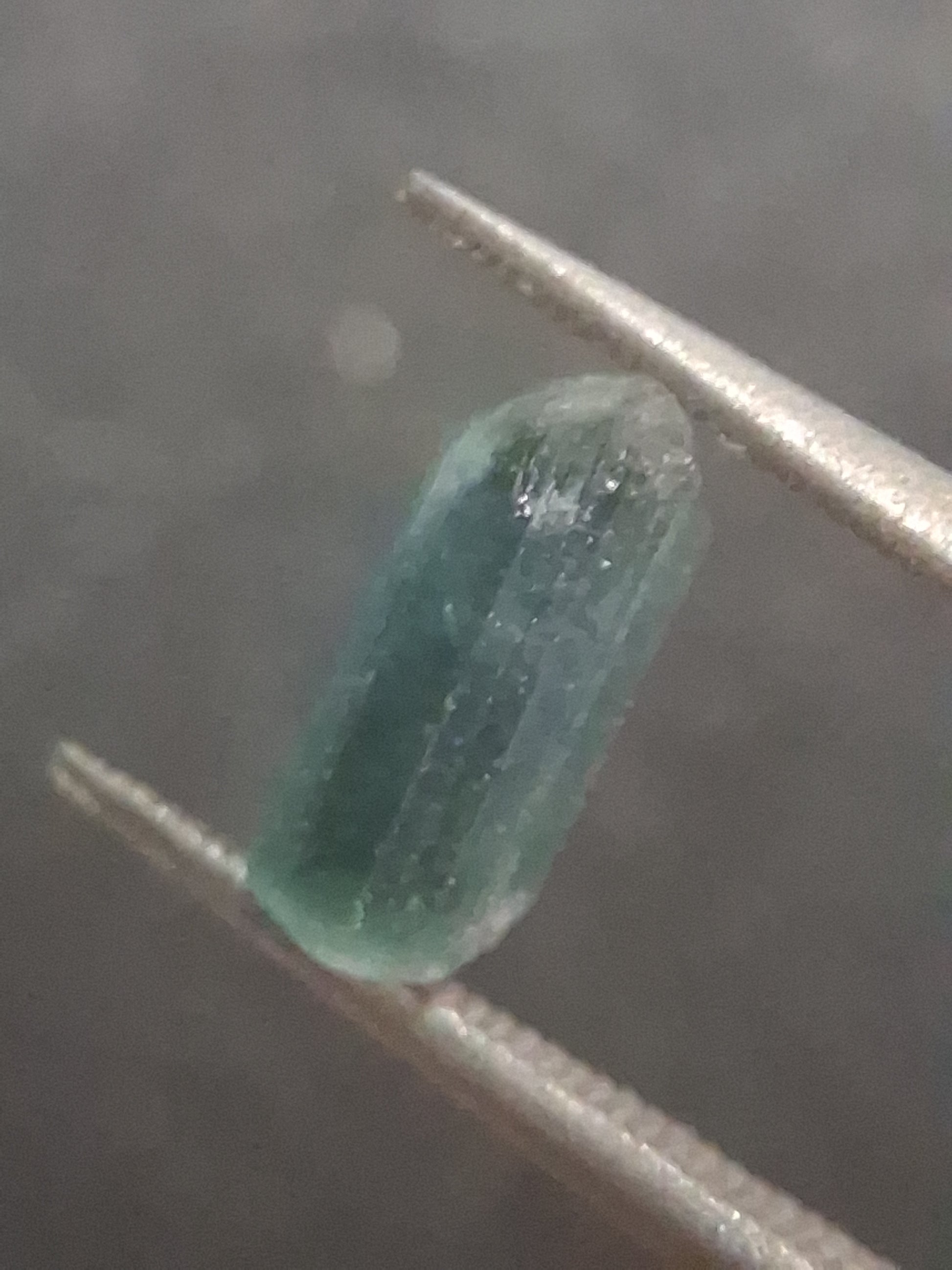 Rough tourmaline - for faceting or rough gemstone jewelry - 1.004 ct - bright bluish green - Natural Gems Belgium