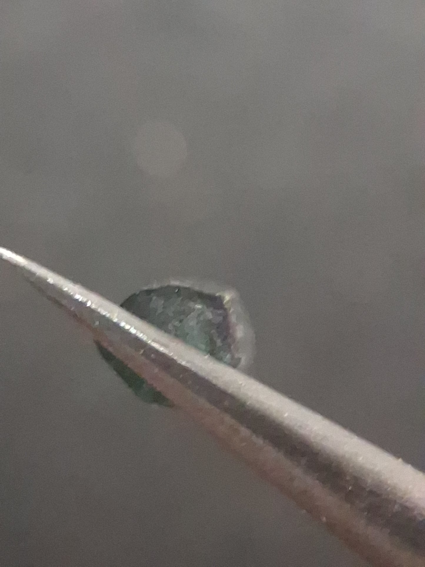 Rough tourmaline - for faceting or rough gemstone jewelry - 1.004 ct - bright bluish green - Natural Gems Belgium