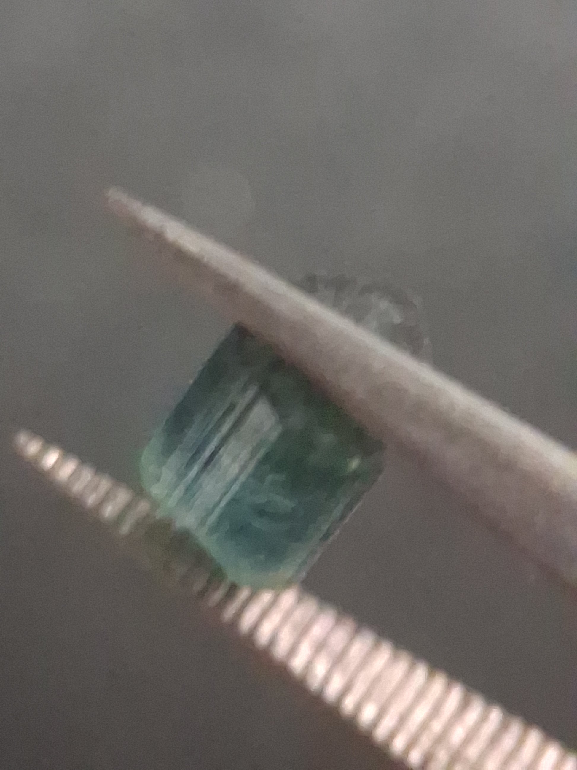 Rough tourmaline - for faceting or rough gemstone jewelry - 1.004 ct - bright bluish green - Natural Gems Belgium