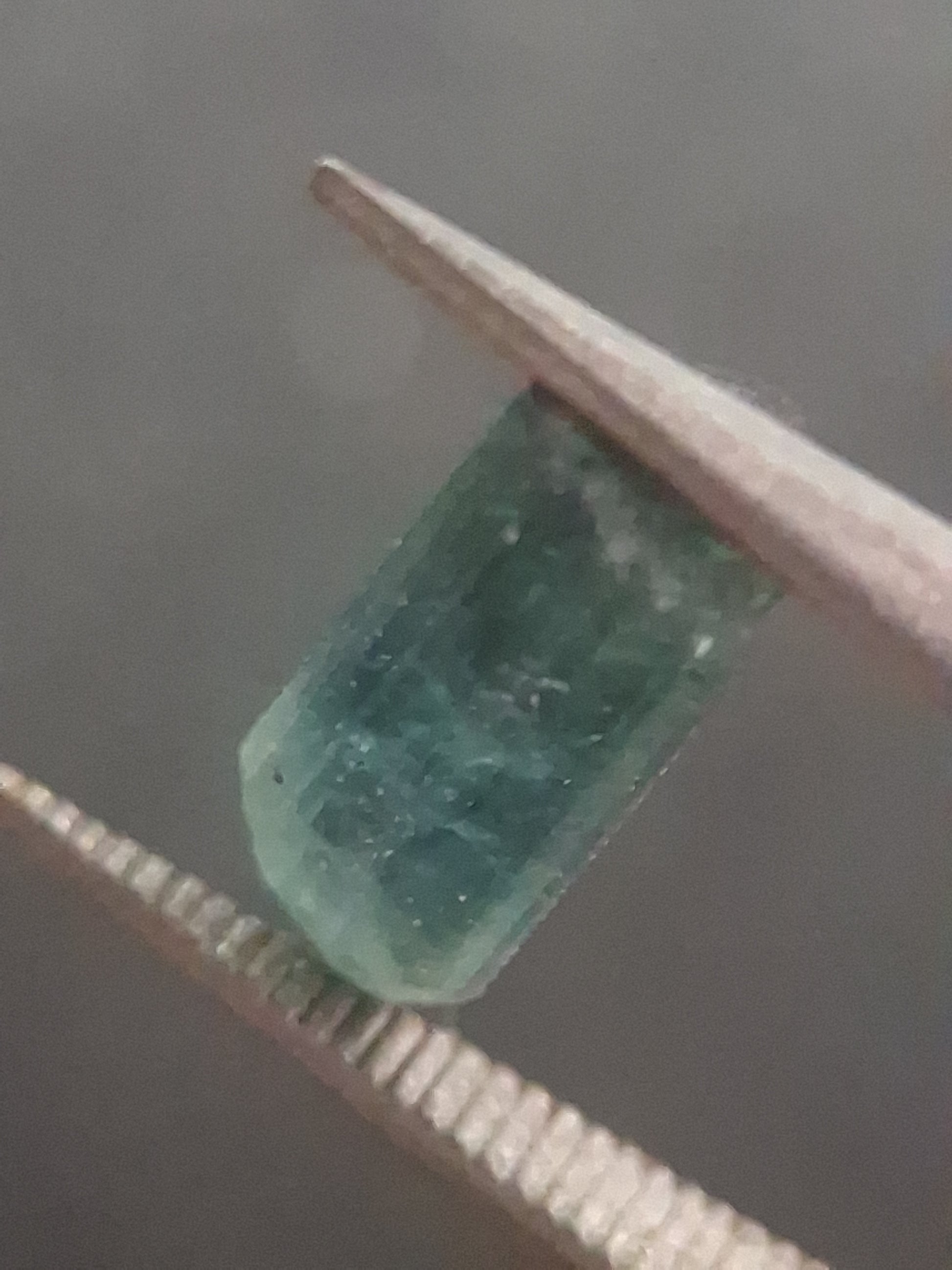 Rough tourmaline - for faceting or rough gemstone jewelry - 1.004 ct - bright bluish green - Natural Gems Belgium