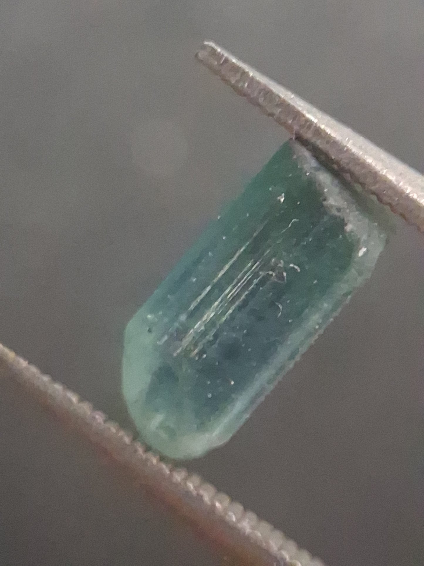 Rough tourmaline - for faceting or rough gemstone jewelry - 1.004 ct - bright bluish green - Natural Gems Belgium