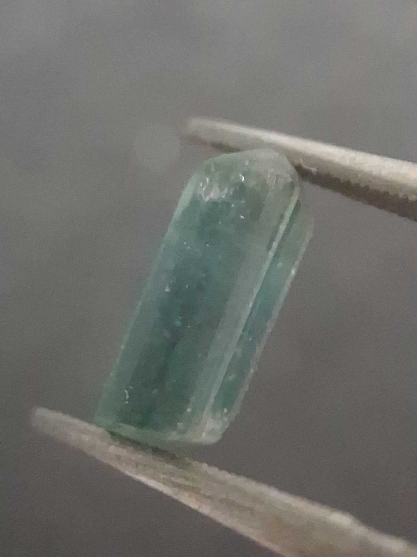 Rough tourmaline - for faceting or rough gemstone jewelry - 1.004 ct - bright bluish green - Natural Gems Belgium