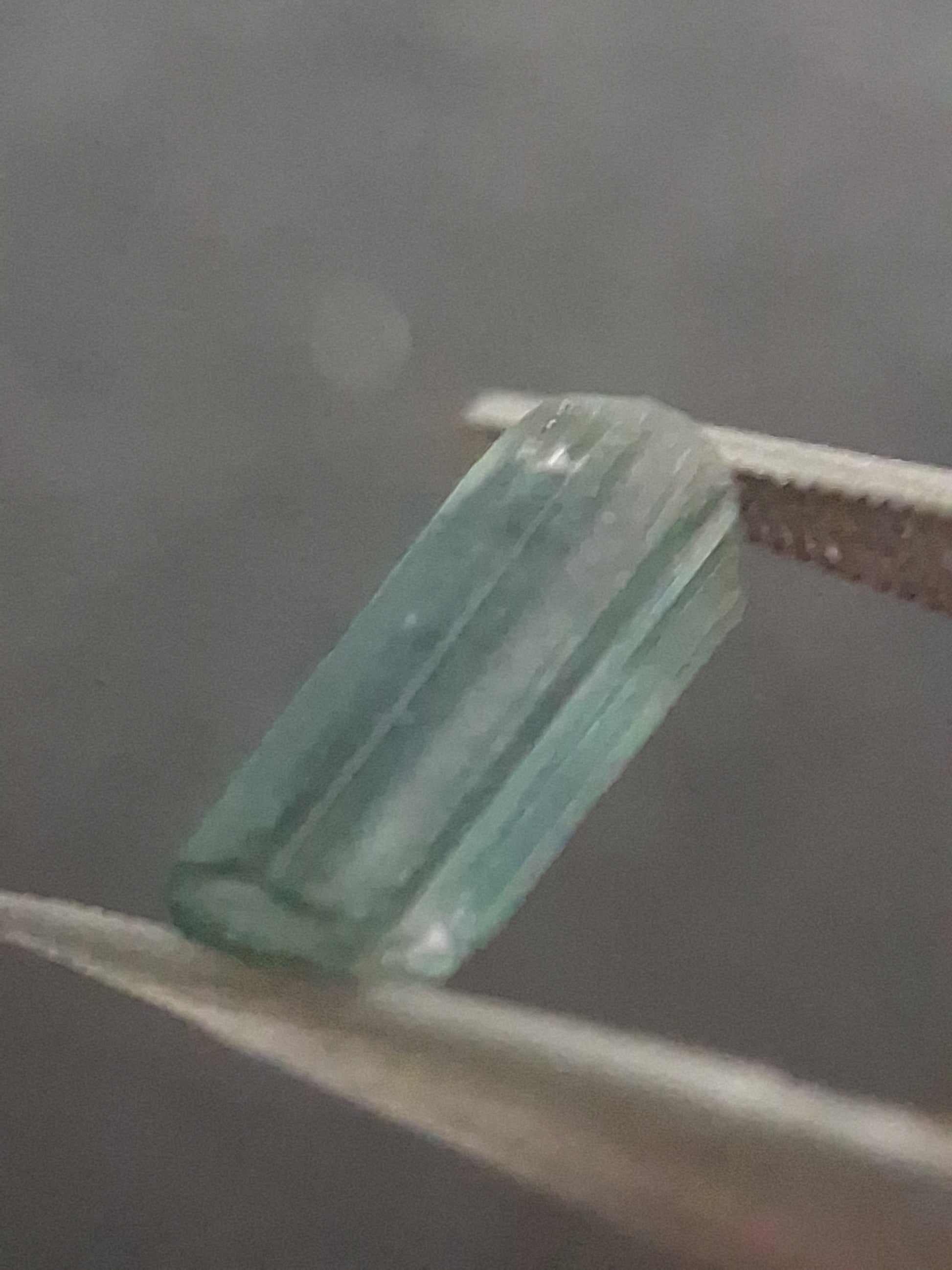 Rough tourmaline - for faceting or rough gemstone jewelry - 1.004 ct - bright bluish green - Natural Gems Belgium