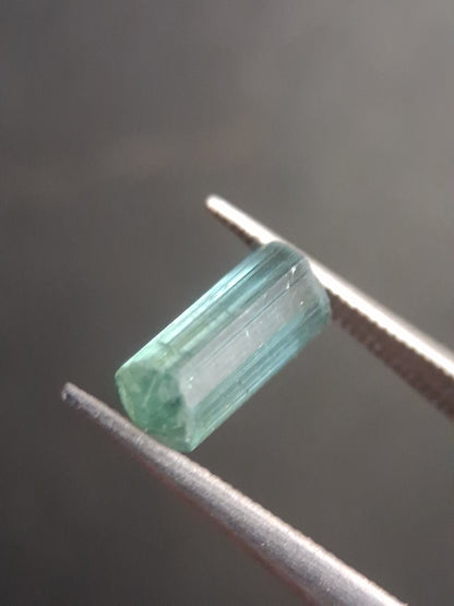 Rough tourmaline - for faceting or rough gemstone jewelry - 1.153 ct - bright bluish green to greenish blue - Natural Gems Belgium