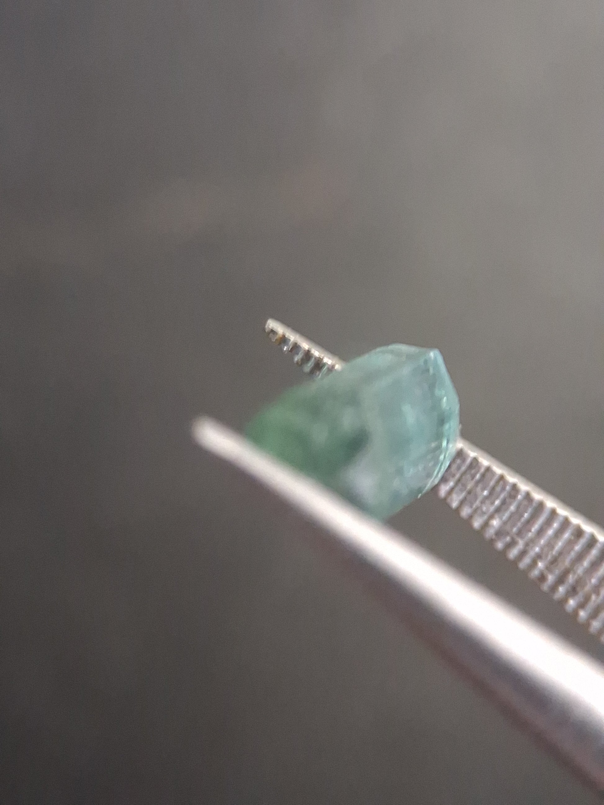 Rough tourmaline - for faceting or rough gemstone jewelry - 1.153 ct - bright bluish green to greenish blue - Natural Gems Belgium