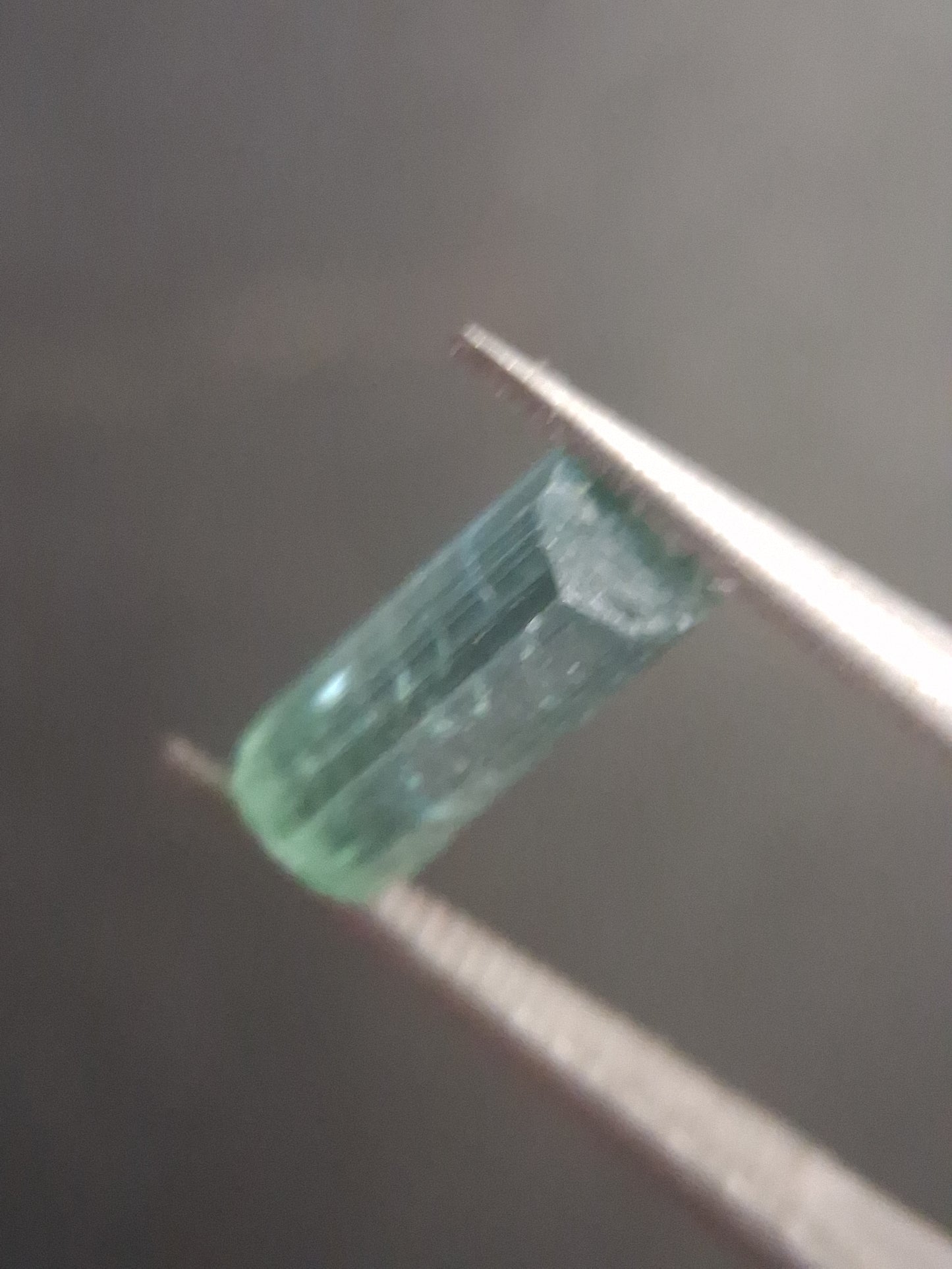 Rough tourmaline - for faceting or rough gemstone jewelry - 1.153 ct - bright bluish green to greenish blue - Natural Gems Belgium