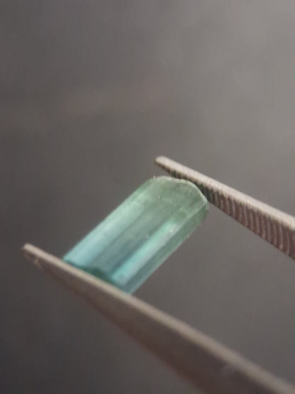 Rough tourmaline - for faceting or rough gemstone jewelry - 1.153 ct - bright bluish green to greenish blue - Natural Gems Belgium