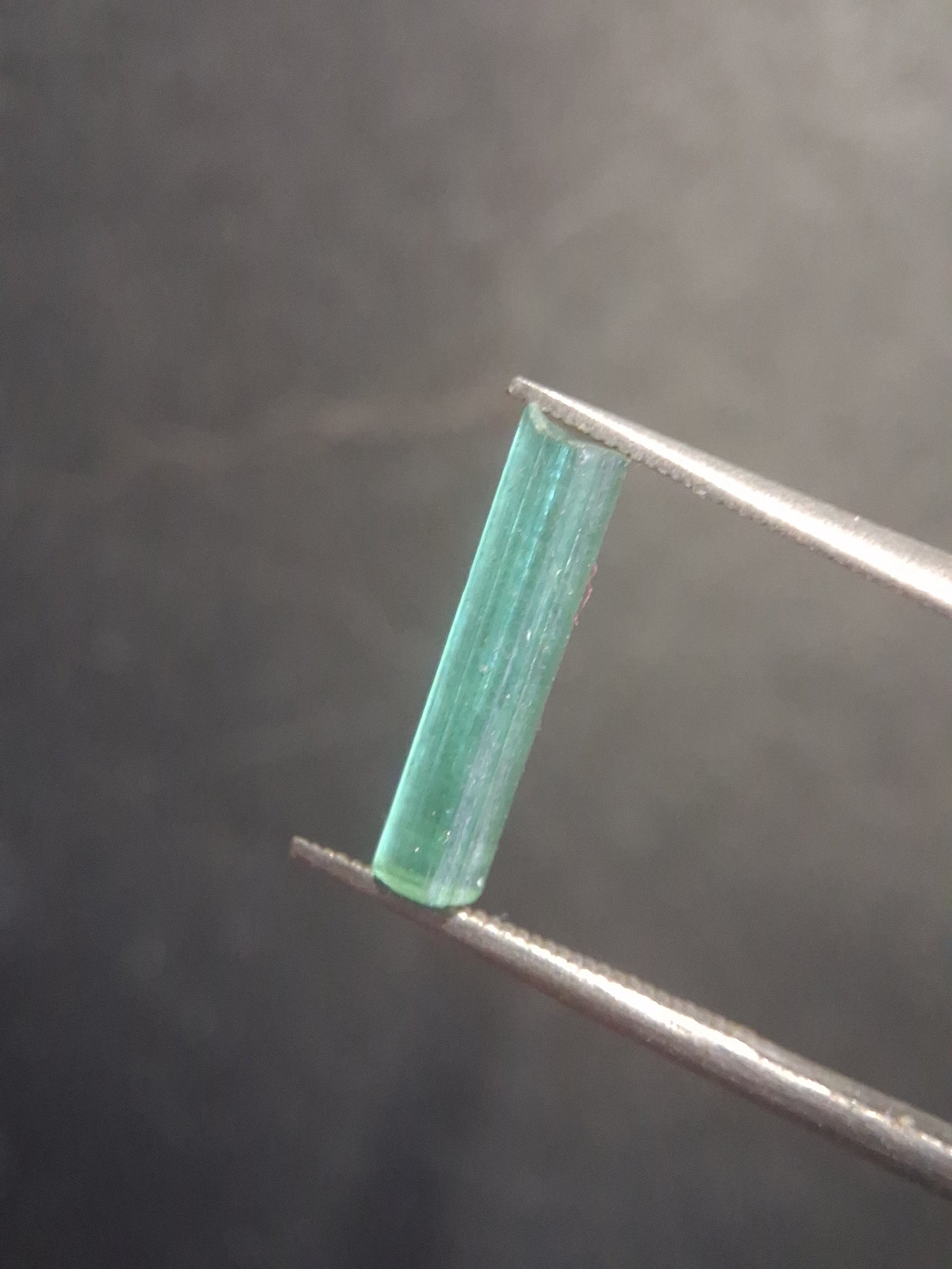 Rough tourmaline - for faceting or rough gemstone jewelry - 1.153 ct - neon bluish green - Natural Gems Belgium