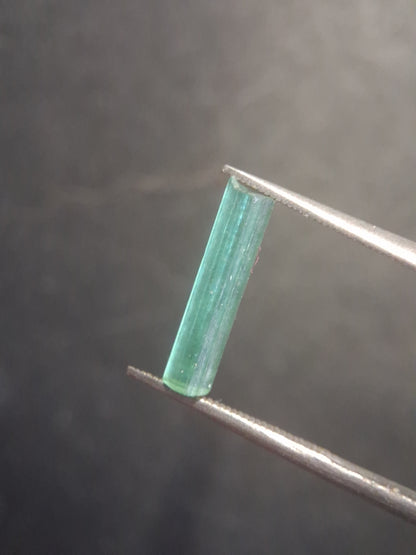 Rough tourmaline - for faceting or rough gemstone jewelry - 1.153 ct - neon bluish green - Natural Gems Belgium