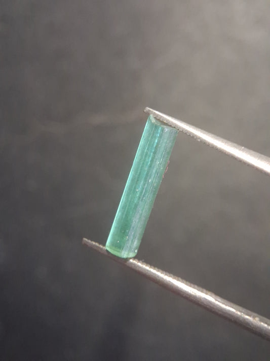 Rough tourmaline - for faceting or rough gemstone jewelry - 1.153 ct - neon bluish green - Natural Gems Belgium
