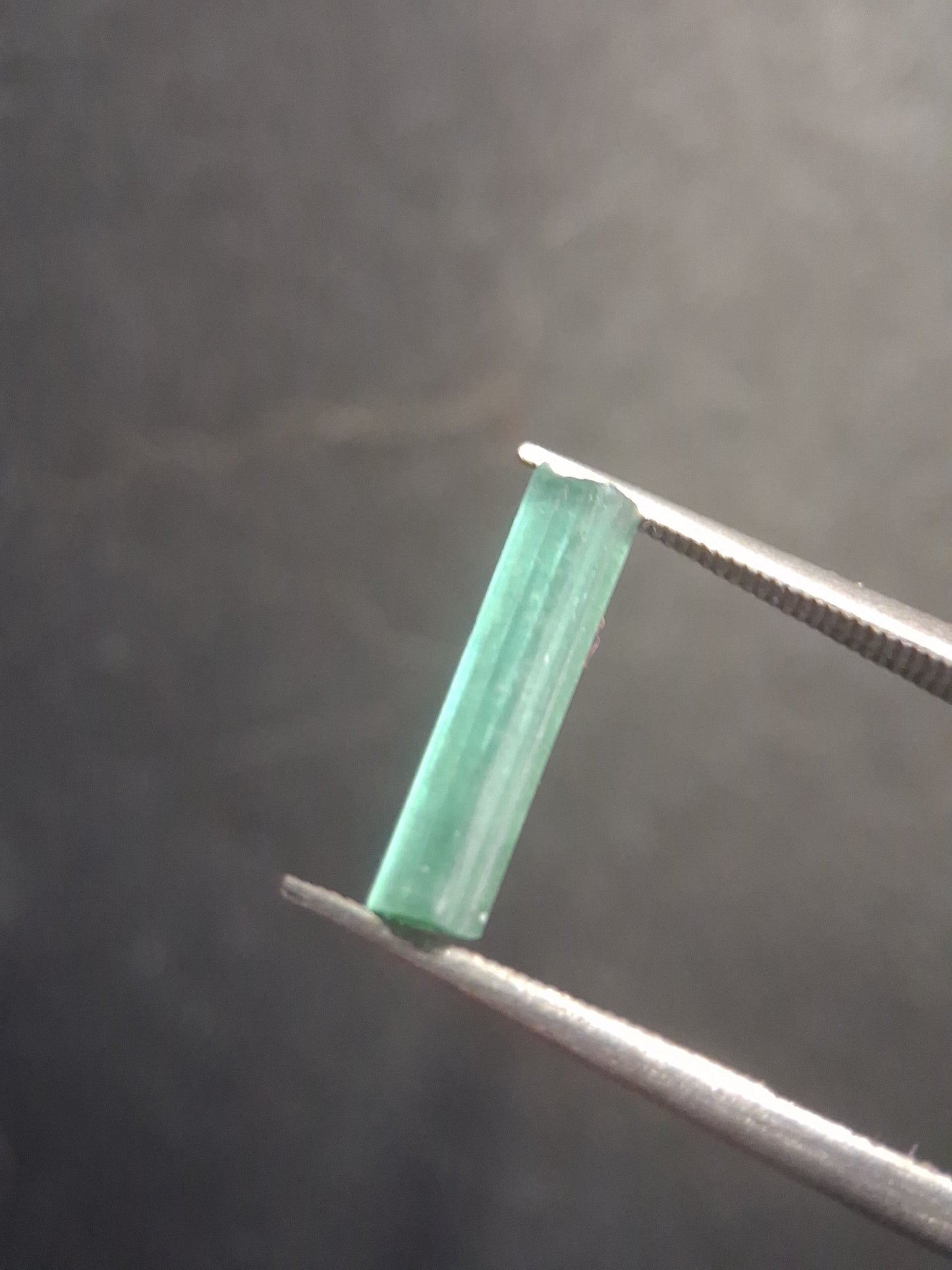 Rough tourmaline - for faceting or rough gemstone jewelry - 1.153 ct - neon bluish green - Natural Gems Belgium