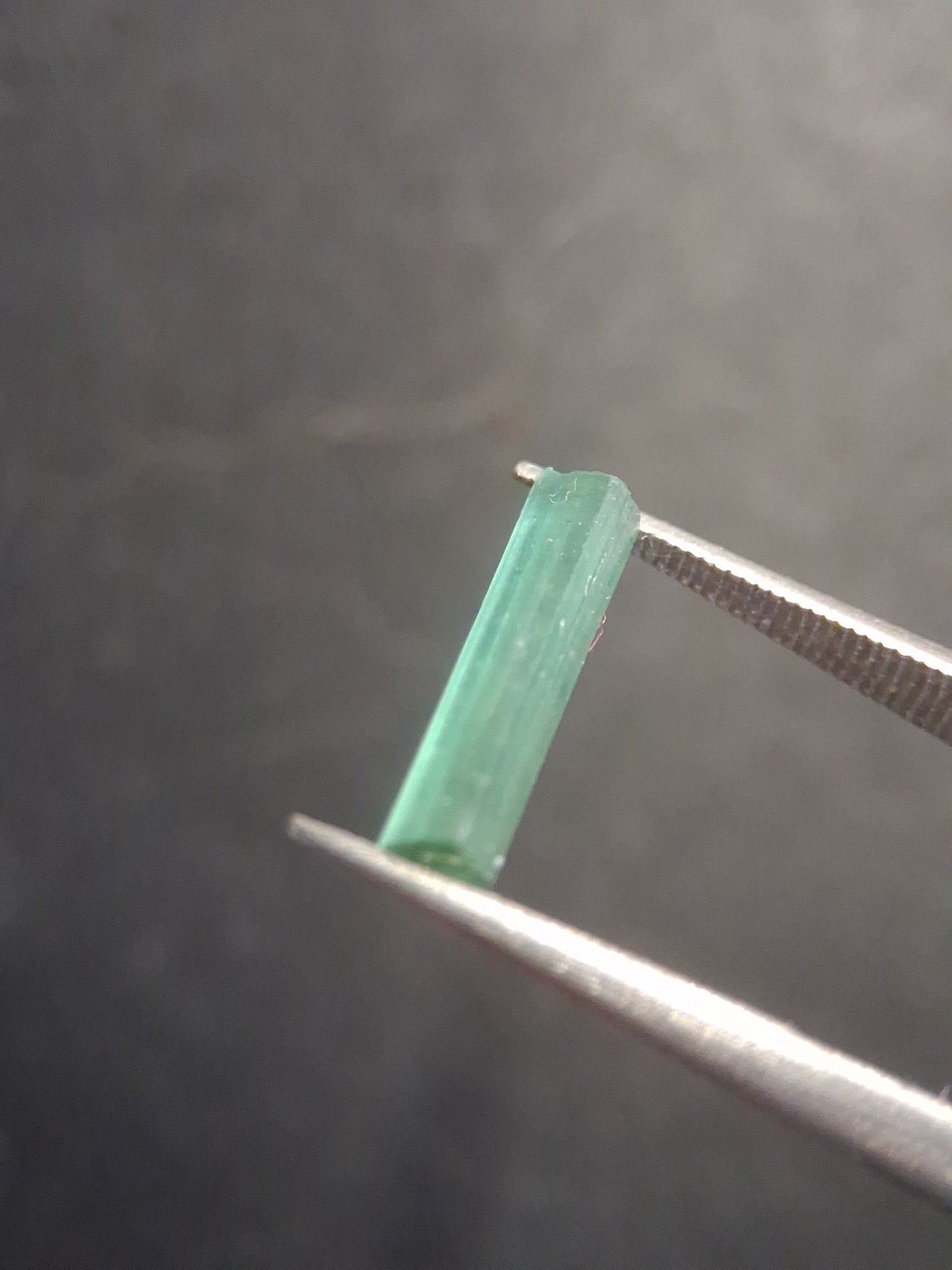 Rough tourmaline - for faceting or rough gemstone jewelry - 1.153 ct - neon bluish green - Natural Gems Belgium