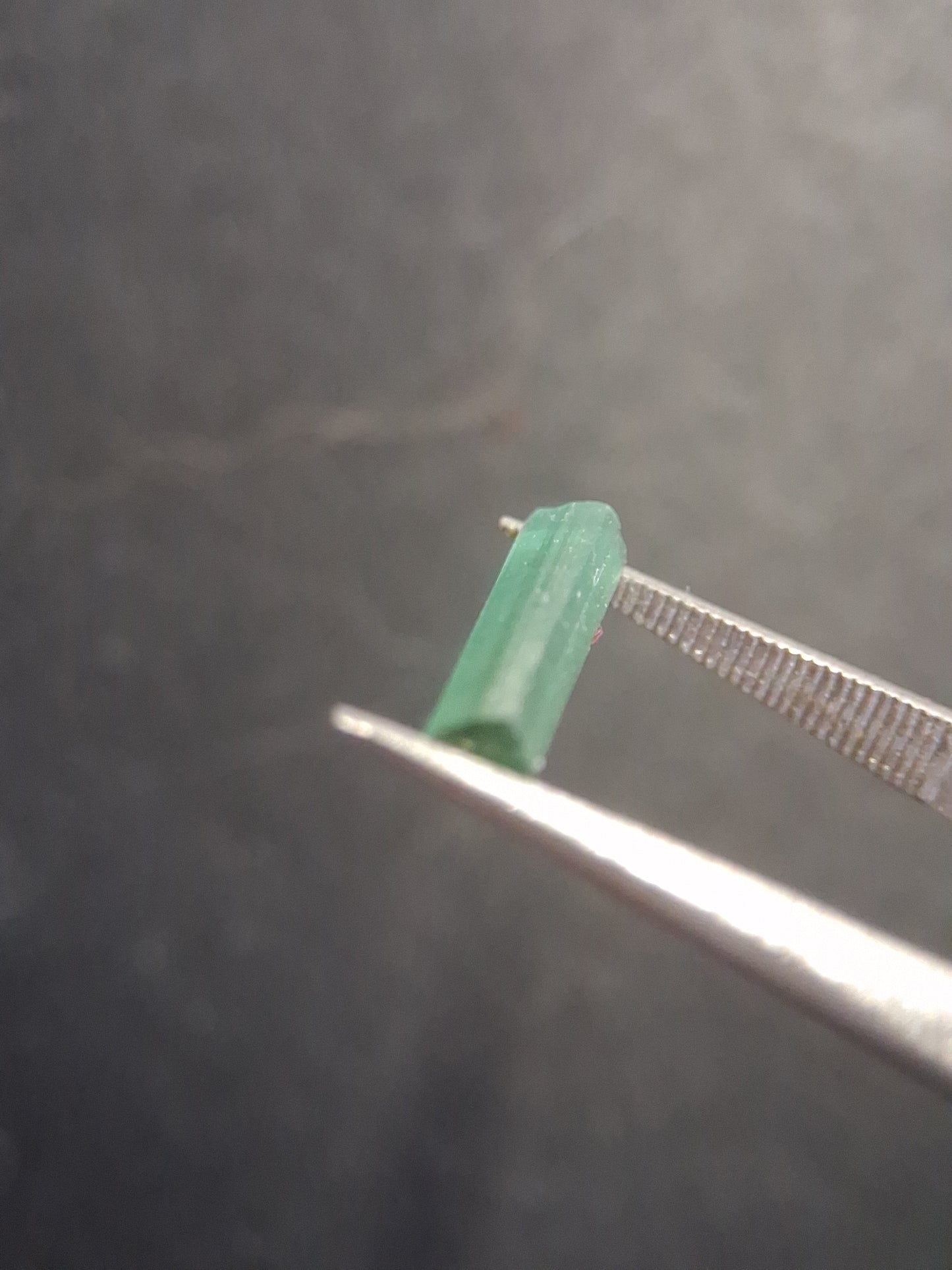 Rough tourmaline - for faceting or rough gemstone jewelry - 1.153 ct - neon bluish green - Natural Gems Belgium