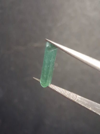 Rough tourmaline - for faceting or rough gemstone jewelry - 1.153 ct - neon bluish green - Natural Gems Belgium