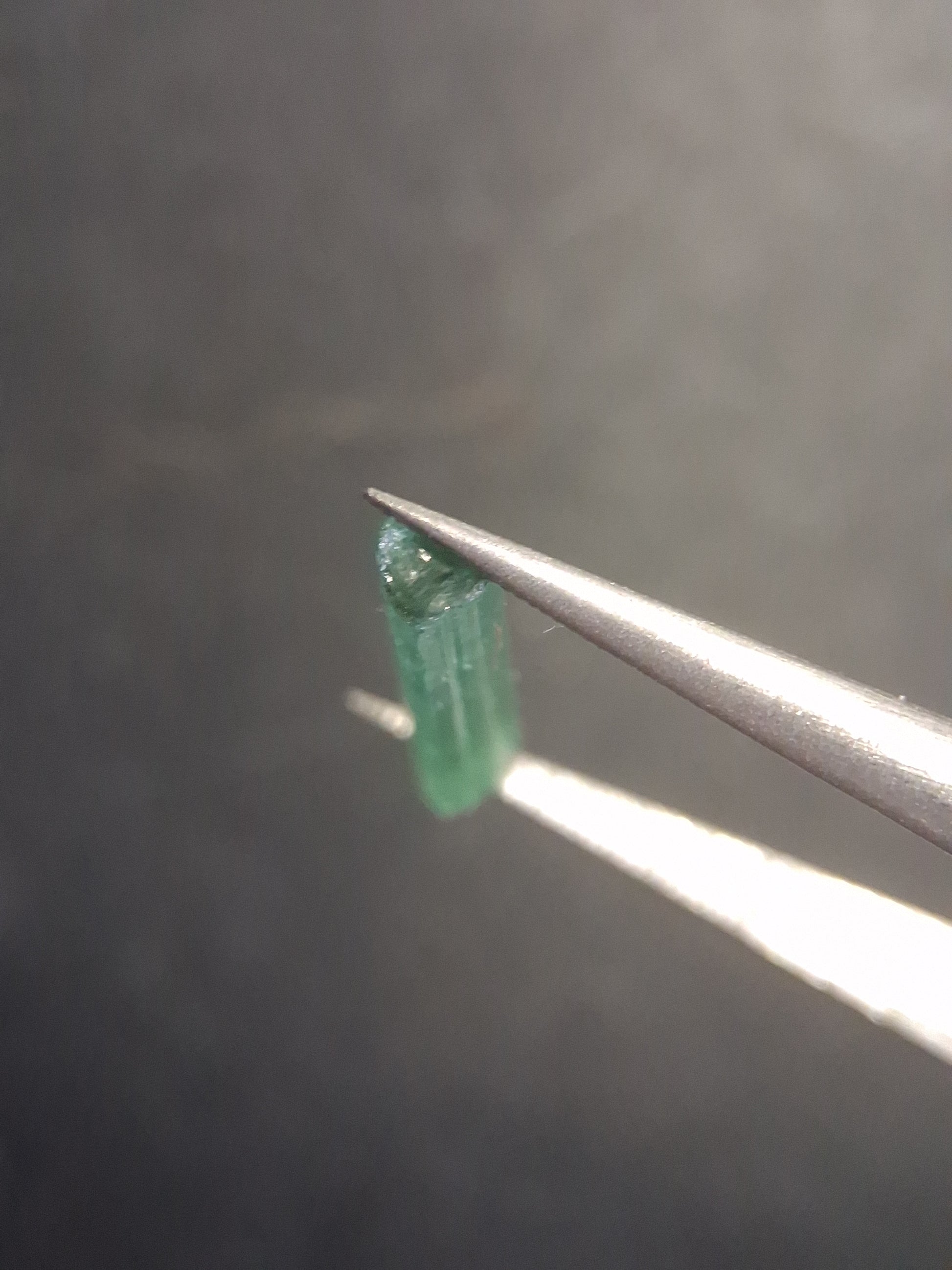 Rough tourmaline - for faceting or rough gemstone jewelry - 1.153 ct - neon bluish green - Natural Gems Belgium