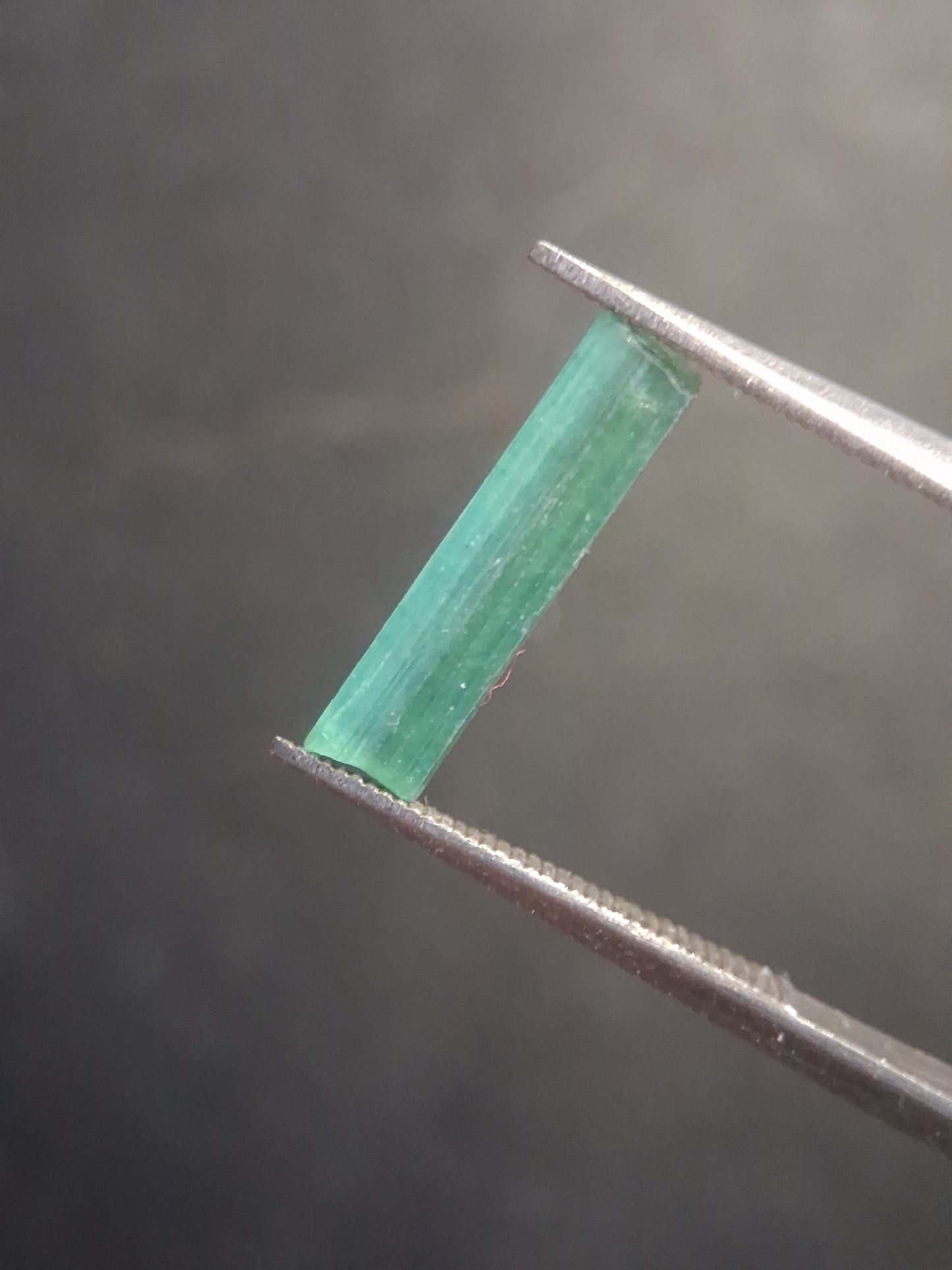 Rough tourmaline - for faceting or rough gemstone jewelry - 1.153 ct - neon bluish green - Natural Gems Belgium