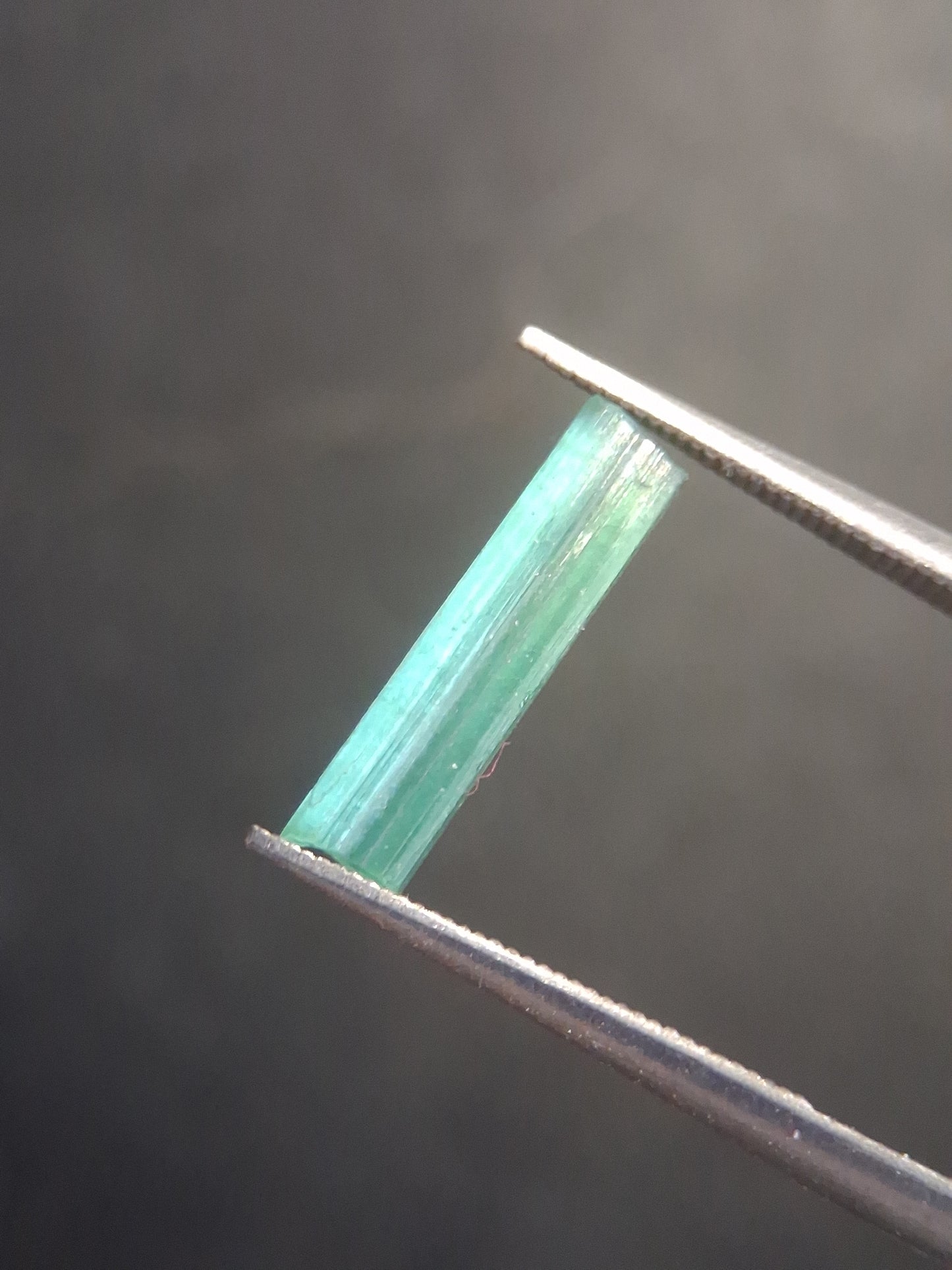 Rough tourmaline - for faceting or rough gemstone jewelry - 1.153 ct - neon bluish green - Natural Gems Belgium