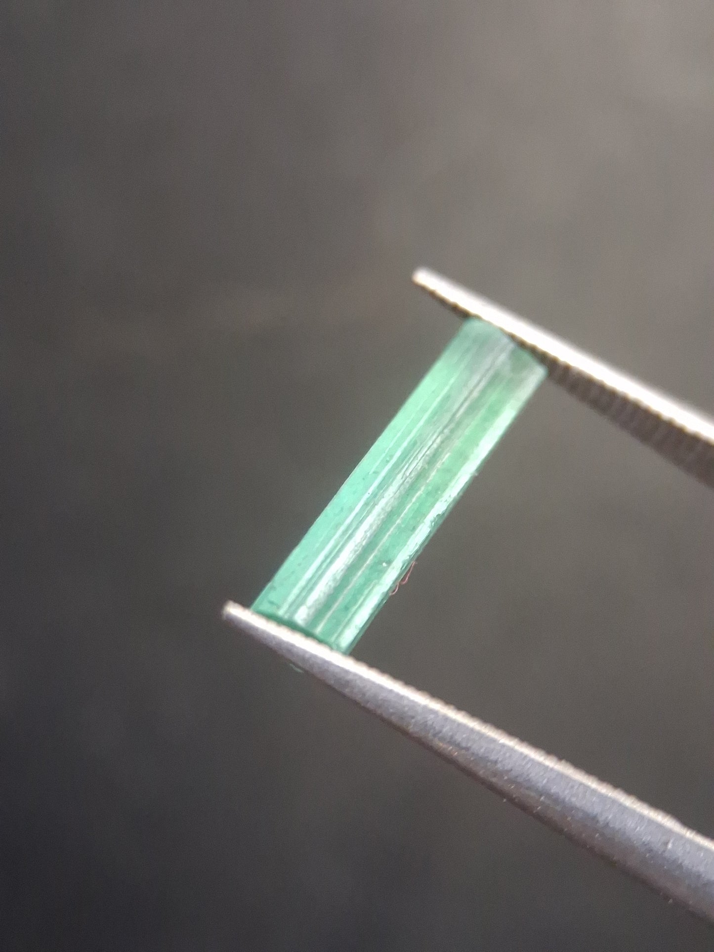 Rough tourmaline - for faceting or rough gemstone jewelry - 1.153 ct - neon bluish green - Natural Gems Belgium