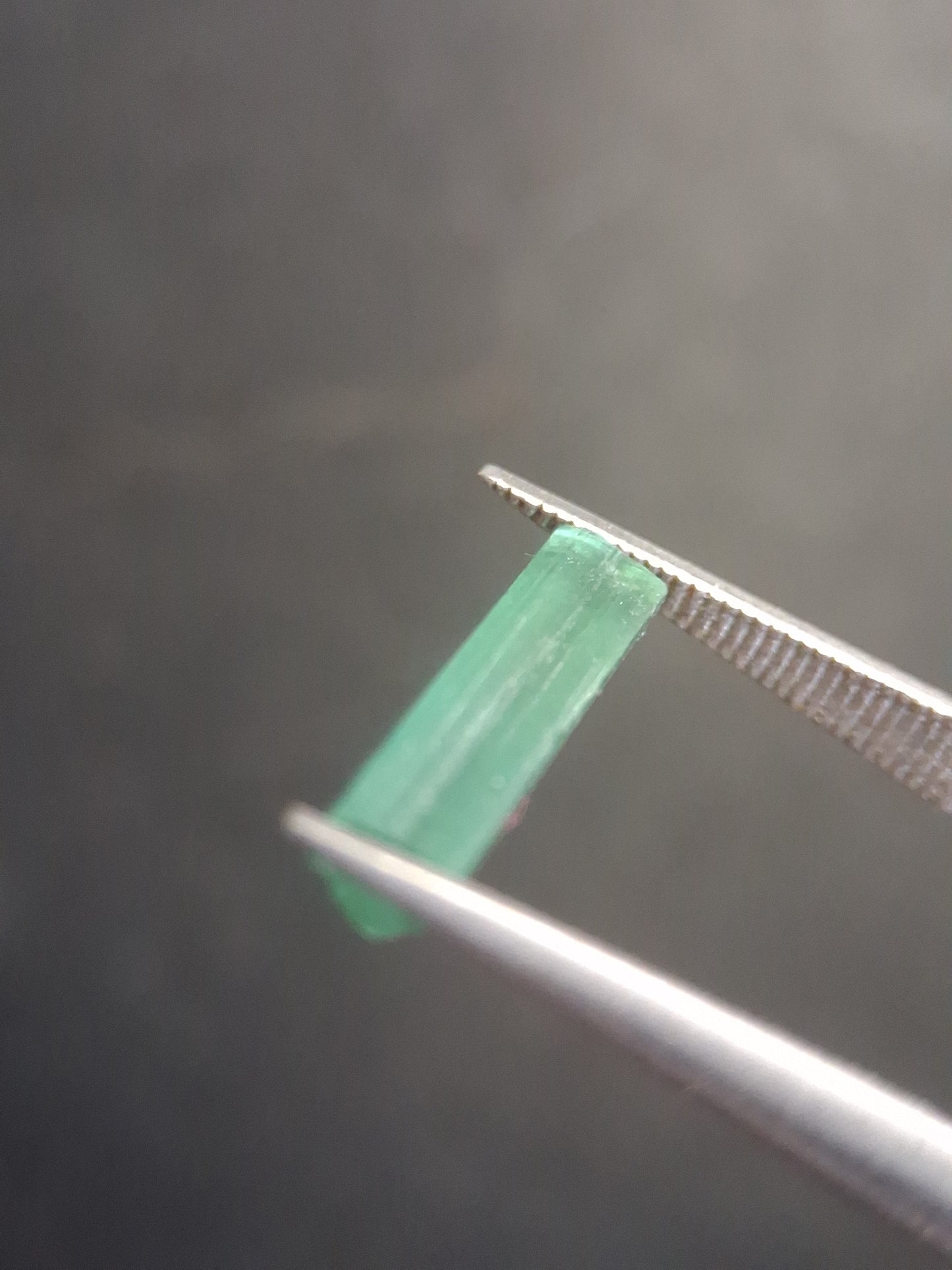 Rough tourmaline - for faceting or rough gemstone jewelry - 1.153 ct - neon bluish green - Natural Gems Belgium