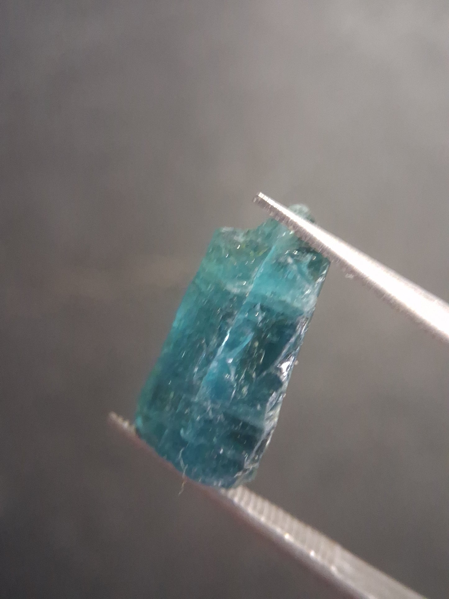 Rough tourmaline - for faceting or rough gemstone jewelry - 3.927 ct - greenish blue - Natural Gems Belgium