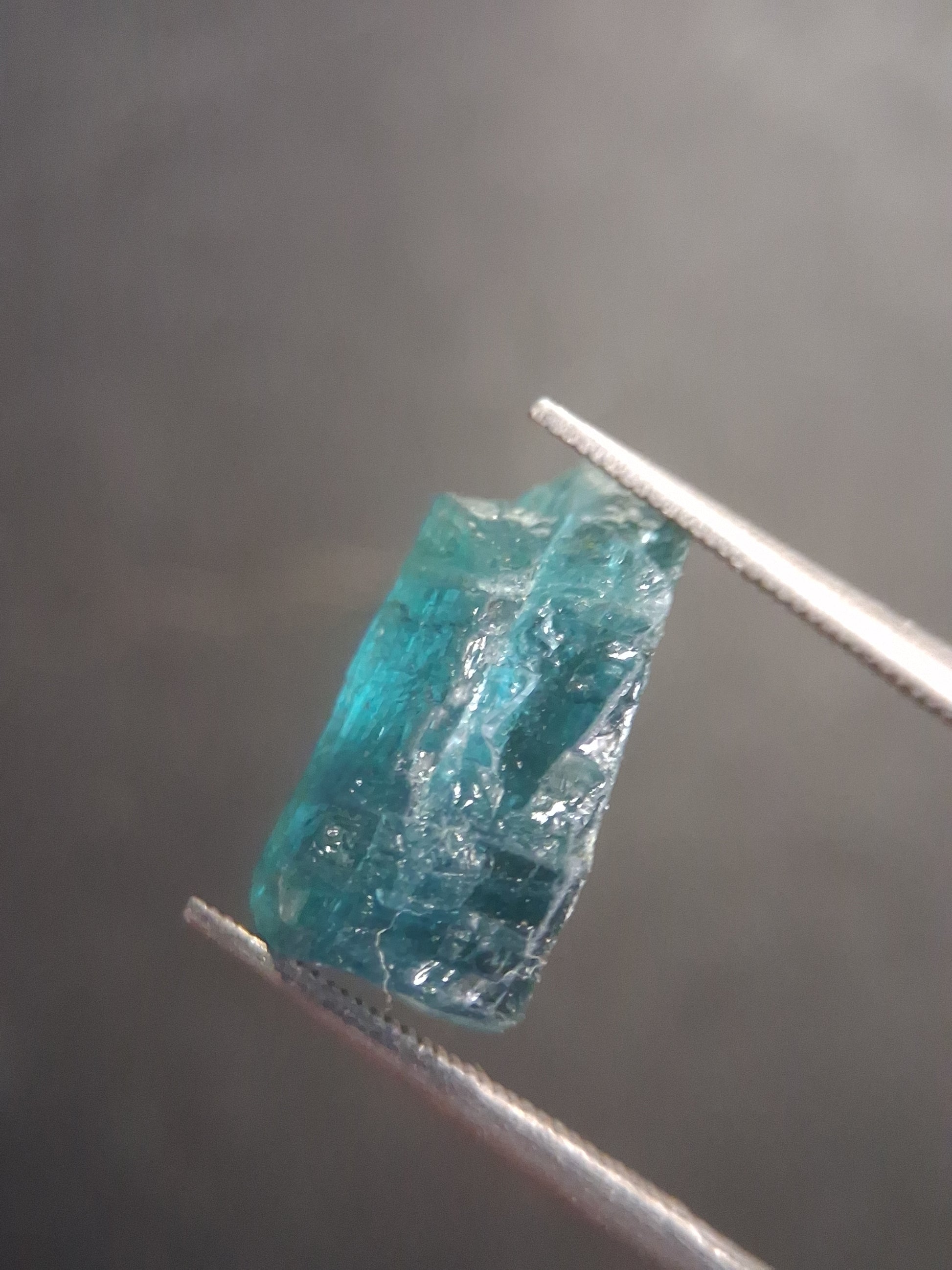 Rough tourmaline - for faceting or rough gemstone jewelry - 3.927 ct - greenish blue - Natural Gems Belgium