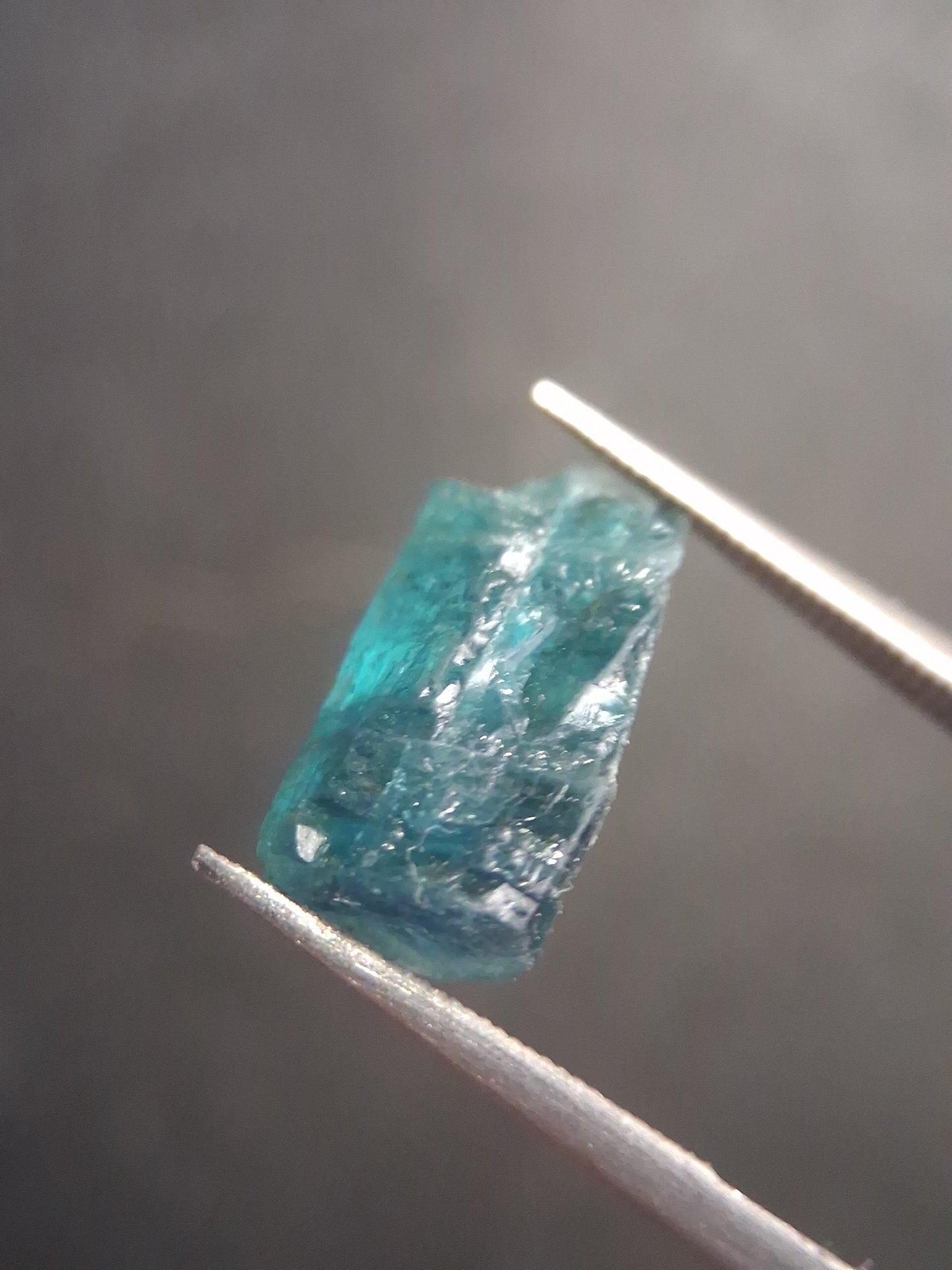 Rough tourmaline - for faceting or rough gemstone jewelry - 3.927 ct - greenish blue - Natural Gems Belgium