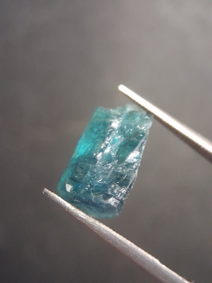 Rough tourmaline - for faceting or rough gemstone jewelry - 3.927 ct - greenish blue - Natural Gems Belgium
