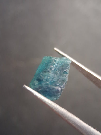 Rough tourmaline - for faceting or rough gemstone jewelry - 3.927 ct - greenish blue - Natural Gems Belgium